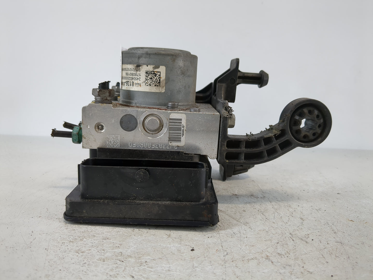 2018 Buick Enclave ABS Pump Control Module Replacement P/N:84408136 Fits OEM Used Auto Parts - Oemusedautoparts1.com