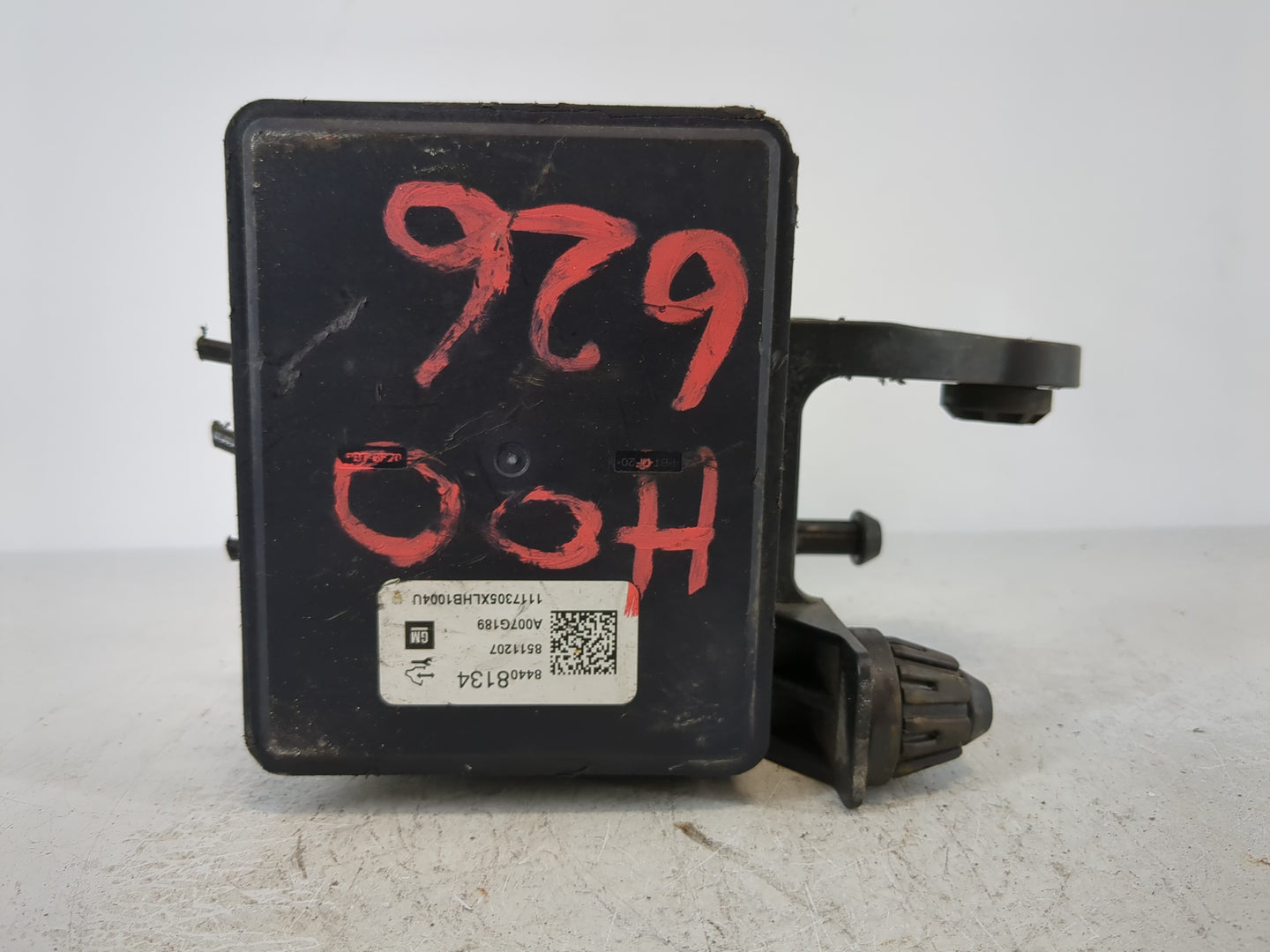 2018 Buick Enclave ABS Pump Control Module Replacement P/N:84408136 Fits OEM Used Auto Parts - Oemusedautoparts1.com