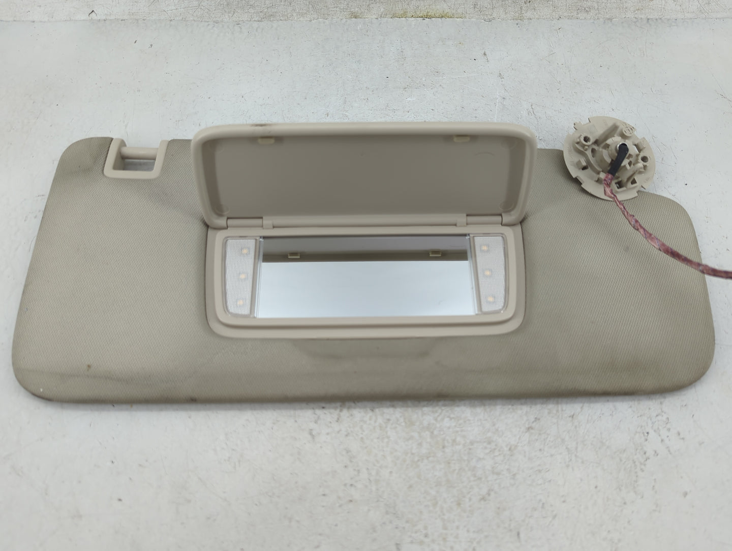 2018-2020 Buick Enclave Sun Visor Shade Replacement Passenger Right Mirror Fits Fits 2018 2019 2020 OEM Used Auto Parts - Oe