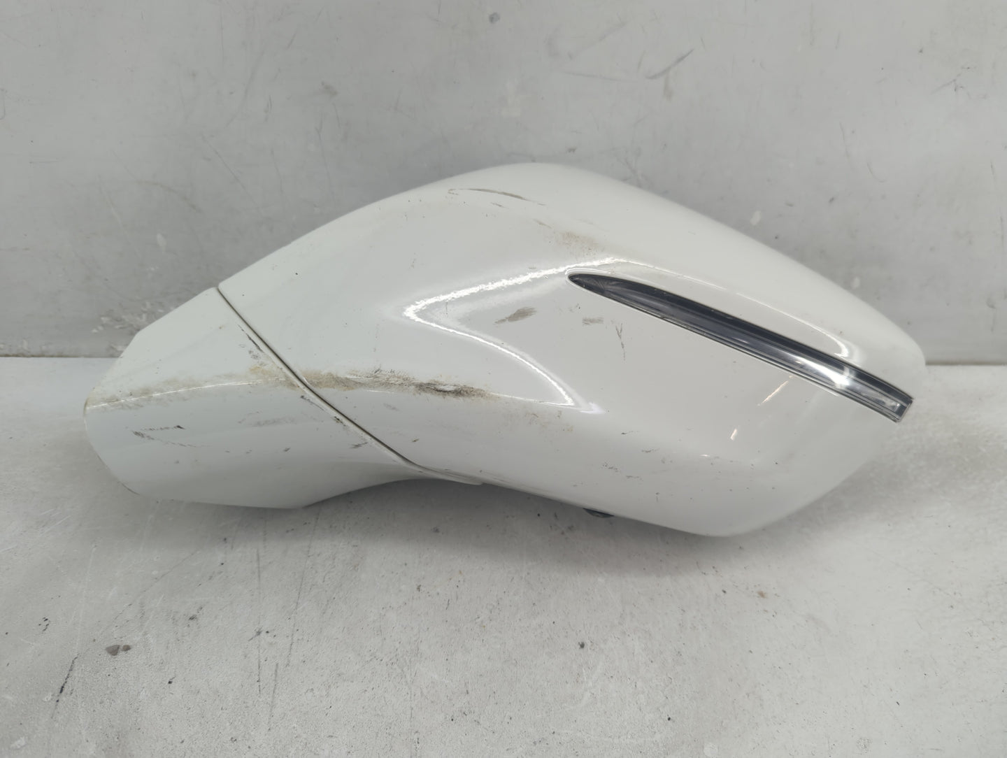 2018-2019 Buick Enclave Driver Side View Mirror - Left Door Mirror OEM Used - Oemusedautoparts1.com