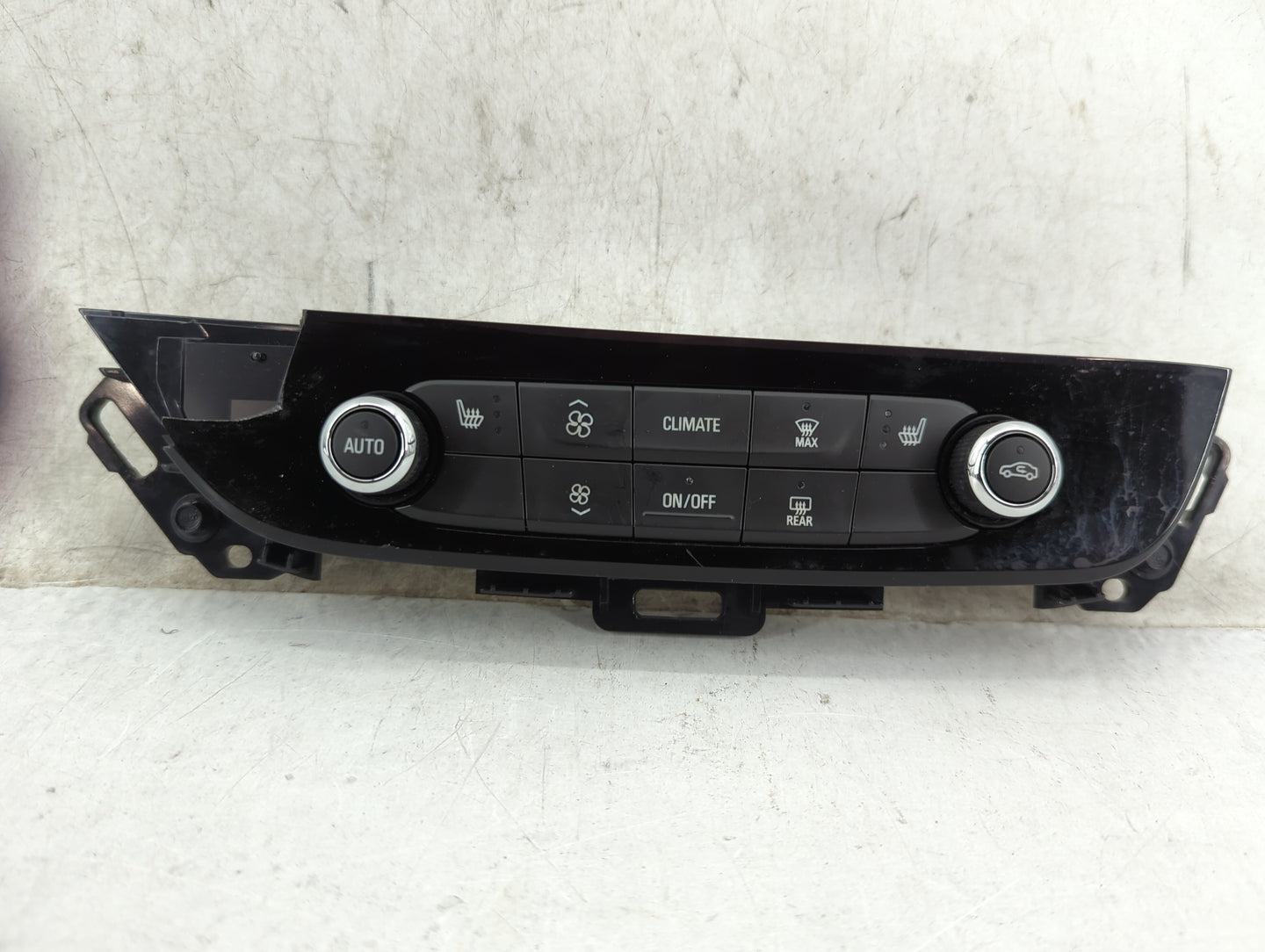2018-2020 Buick Enclave Climate Control Module Temperature AC/Heater Replacement P/N:84320470 7370200000000X Fits OEM Used A