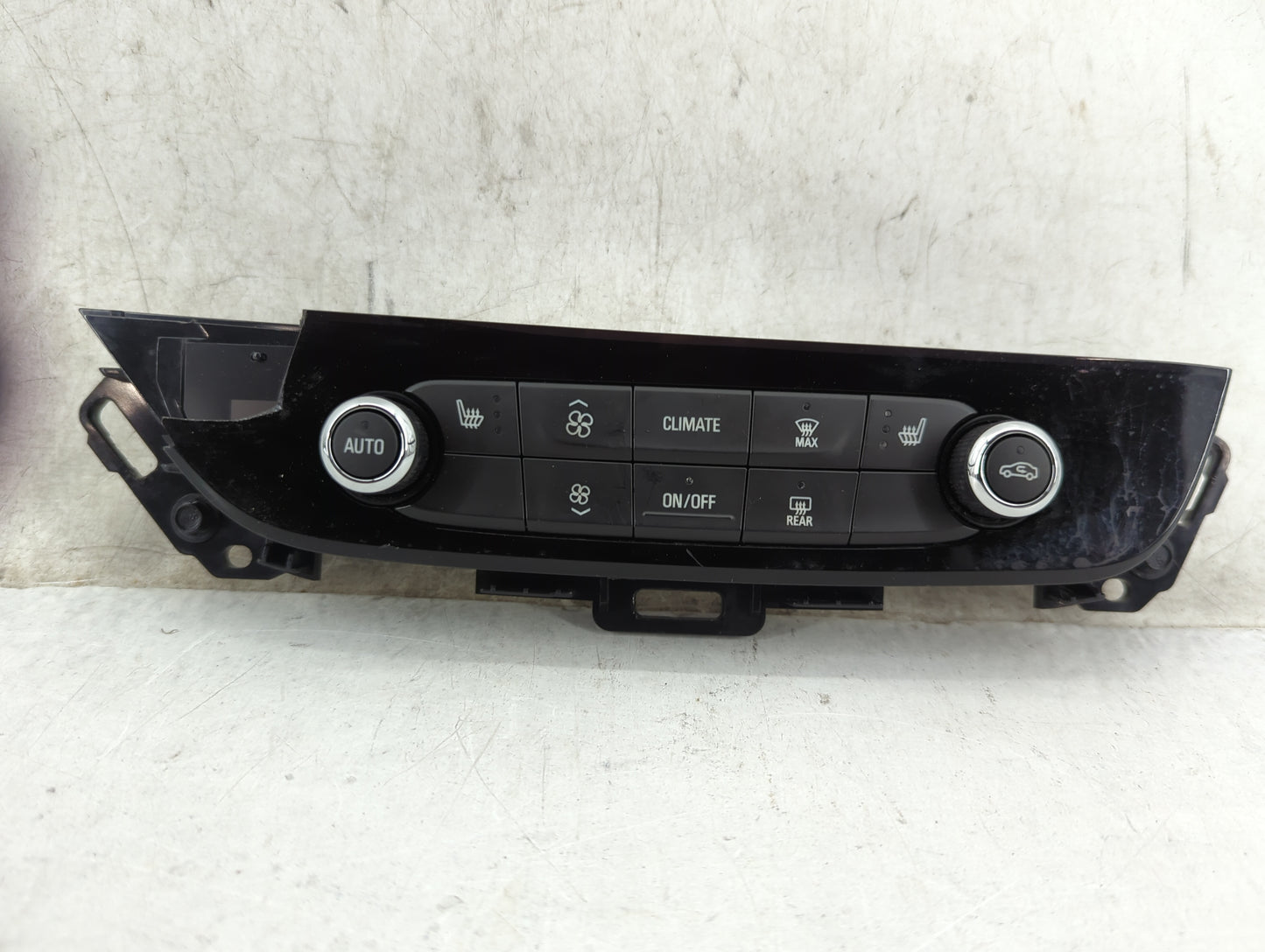 2018-2020 Buick Enclave Climate Control Module Temperature AC/Heater Replacement P/N:84320470 7370200000000X Fits OEM Used A