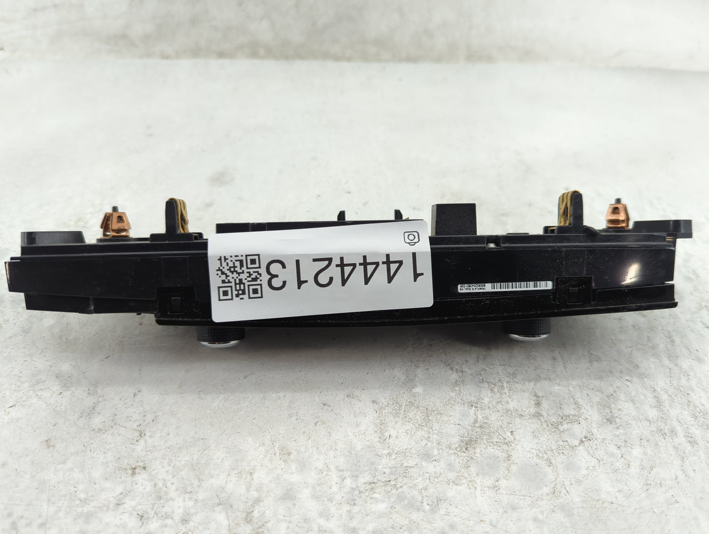 2018-2020 Buick Enclave Climate Control Module Temperature AC/Heater Replacement P/N:84320470 7370200000000X Fits OEM Used A