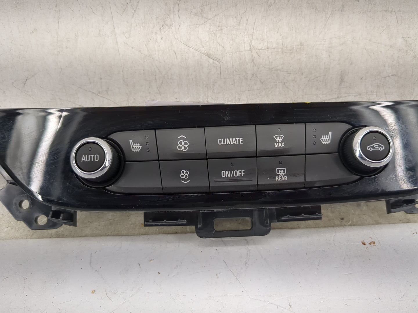 2018-2020 Buick Enclave Climate Control Module Temperature AC/Heater Replacement P/N:84320470 Fits Fits 2018 2019 2020 OEM U