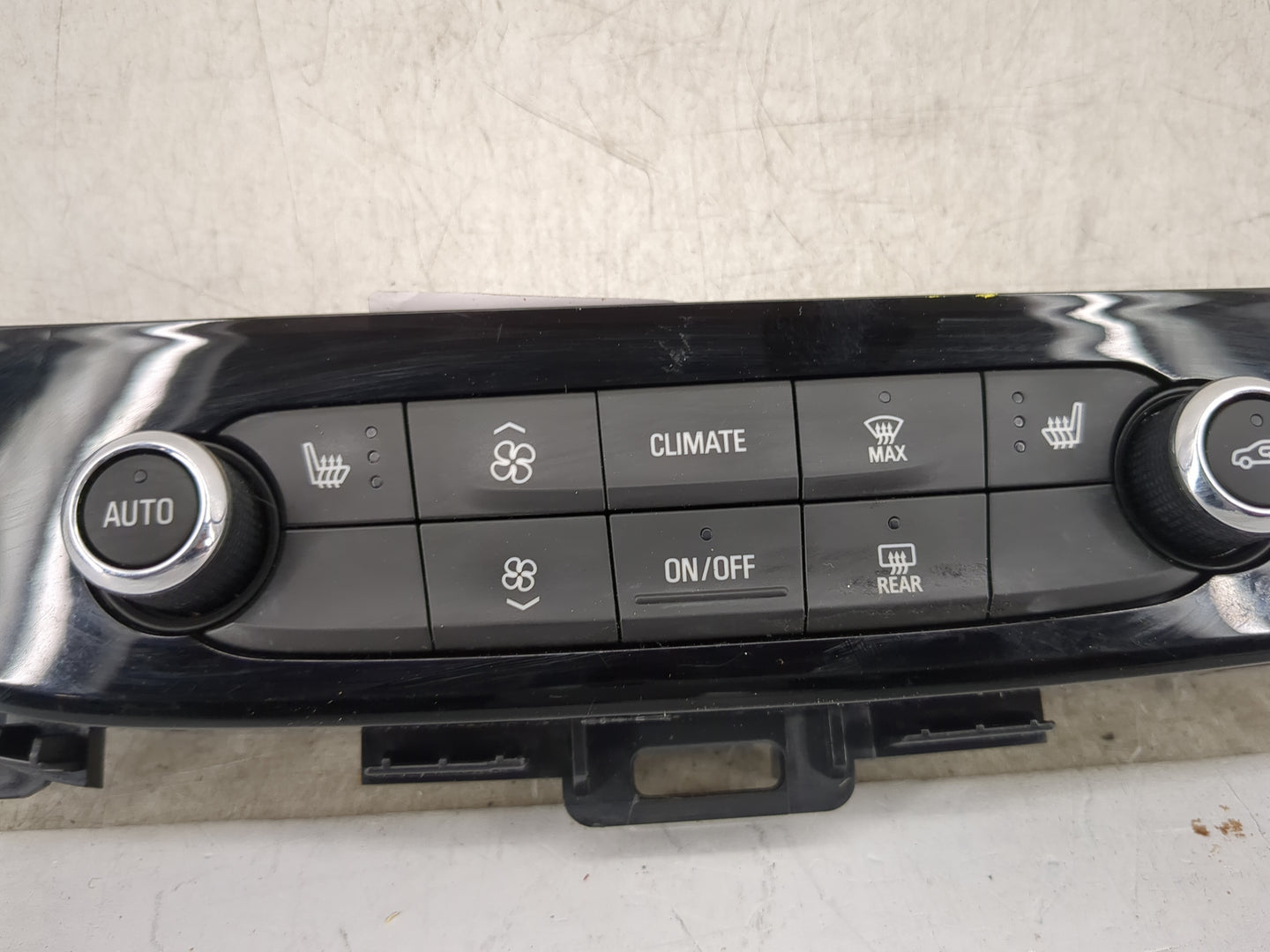 2018-2020 Buick Enclave Climate Control Module Temperature AC/Heater Replacement P/N:84320470 Fits Fits 2018 2019 2020 OEM U