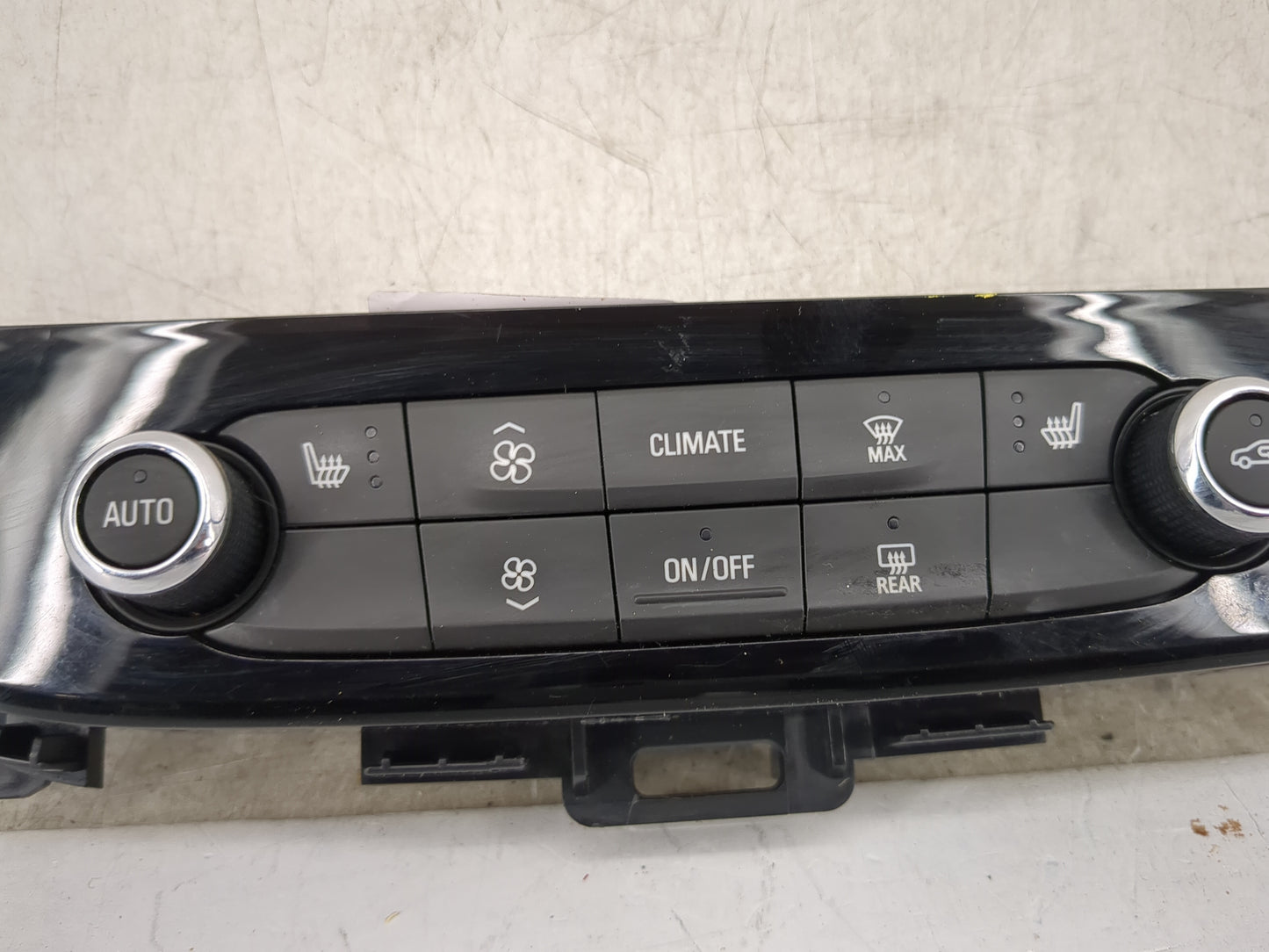 2018-2020 Buick Enclave Climate Control Module Temperature AC/Heater Replacement P/N:84320470 Fits Fits 2018 2019 2020 OEM U