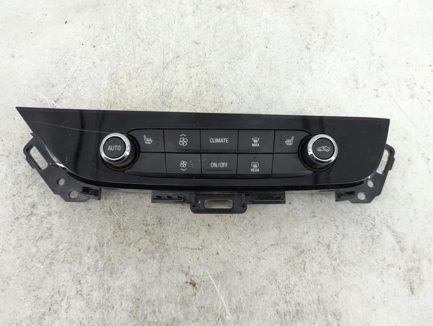 2018-2020 Buick Enclave Climate Control Module Temperature AC/Heater Replacement P/N:84320470 7370200000000X Fits OEM Used A
