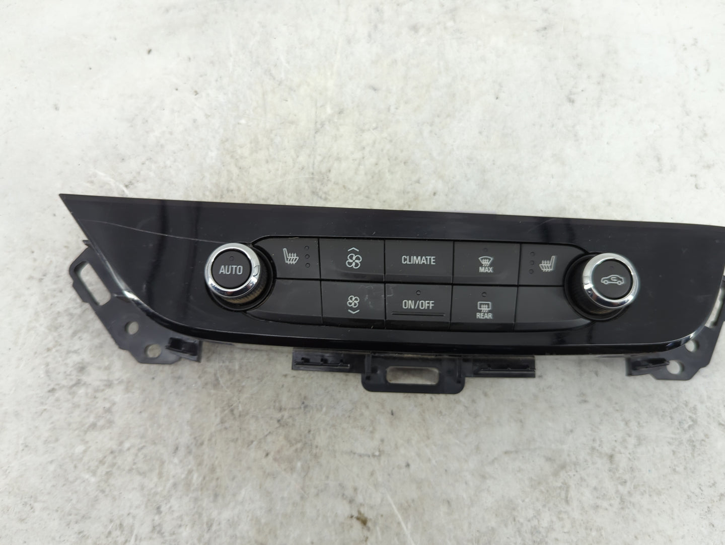 2018-2020 Buick Enclave Climate Control Module Temperature AC/Heater Replacement P/N:84320470 7370200000000X Fits OEM Used A