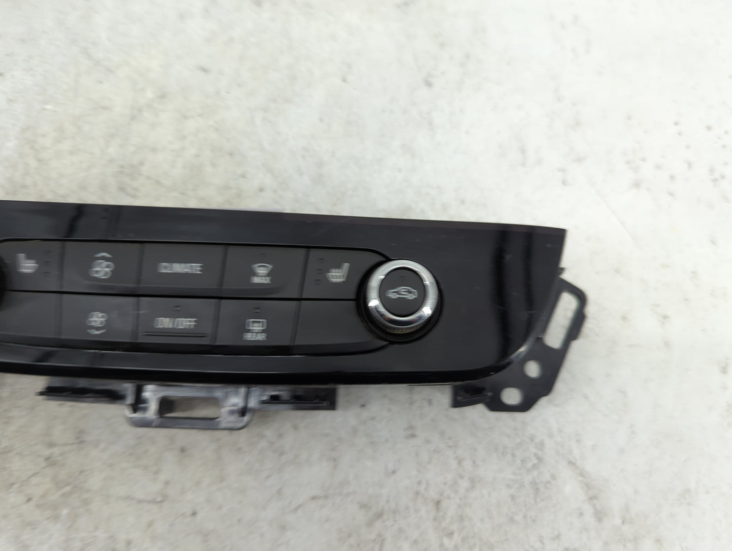2018-2020 Buick Enclave Climate Control Module Temperature AC/Heater Replacement P/N:84320470 7370200000000X Fits OEM Used A