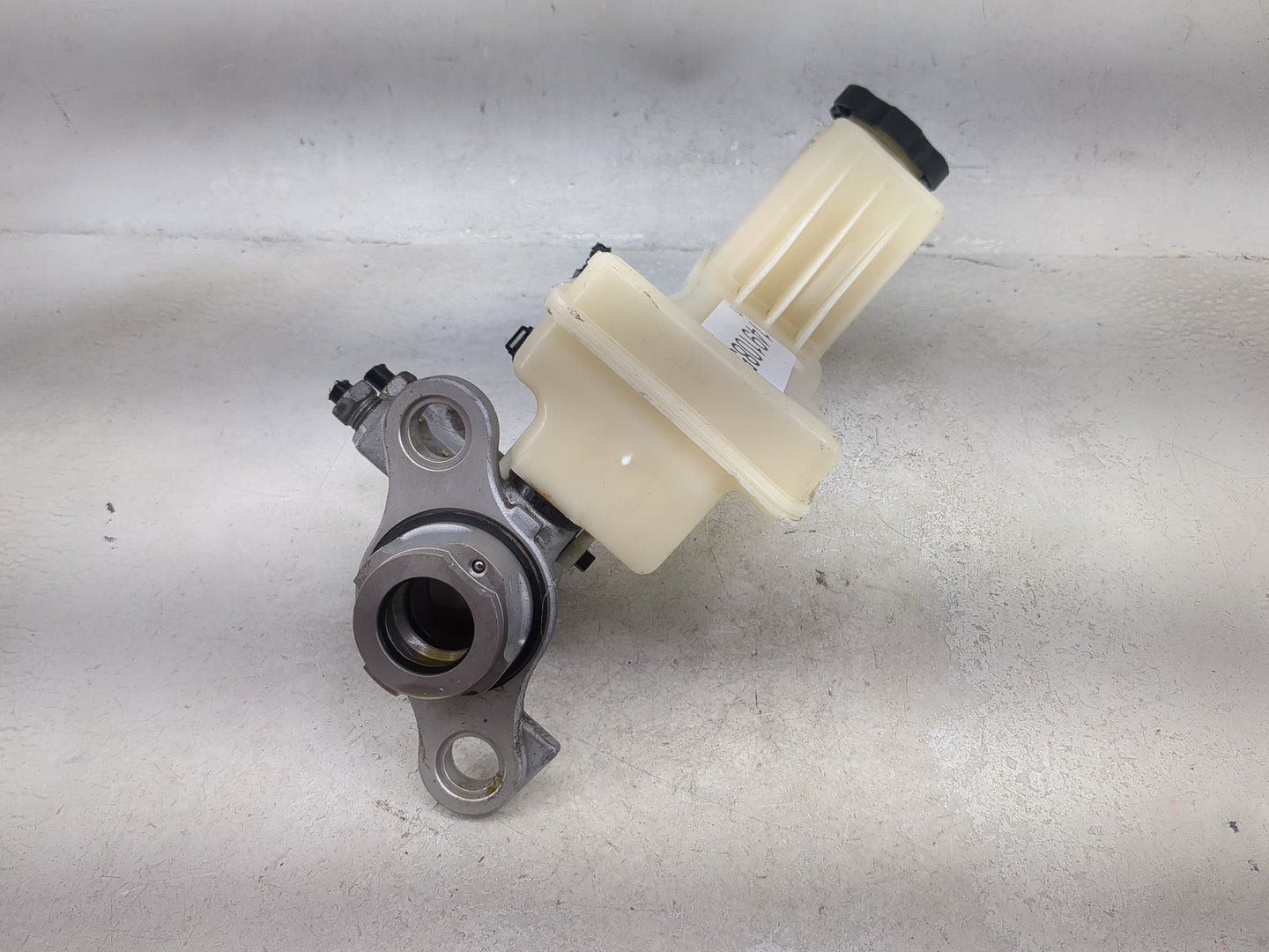 2020-2020 Buick Enclave Brake Master Cylinder 1491085 - Oemusedautoparts1.com
