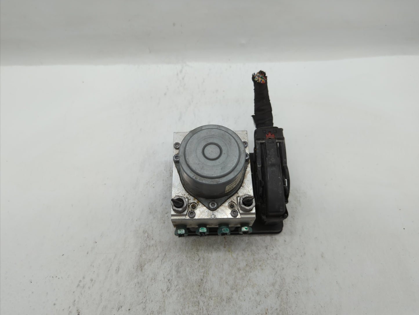 2018 Buick Enclave ABS Pump Control Module Replacement P/N:84343137 84408136, 84497292 Fits OEM Used Auto Parts - Oemusedaut