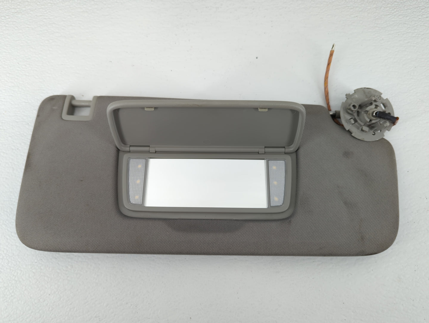2018-2020 Buick Enclave Sun Visor Shade Replacement Passenger Right Mirror Fits Fits 2018 2019 2020 OEM Used Auto Parts - Oe