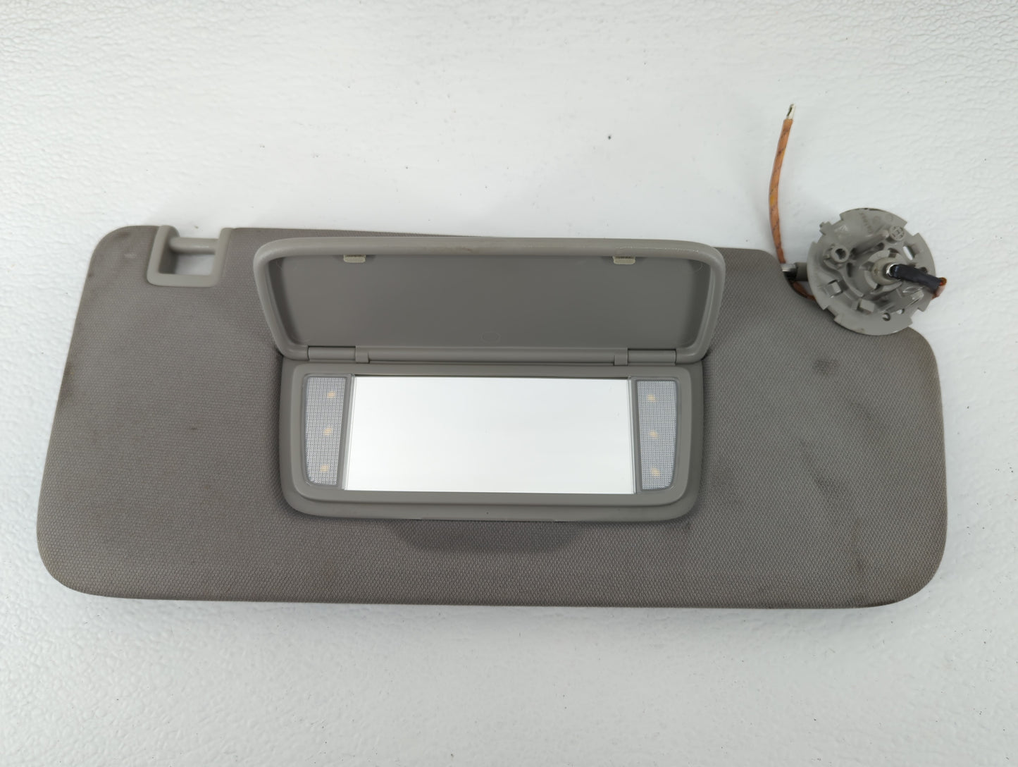 2018-2020 Buick Enclave Sun Visor Shade Replacement Passenger Right Mirror Fits Fits 2018 2019 2020 OEM Used Auto Parts - Oe