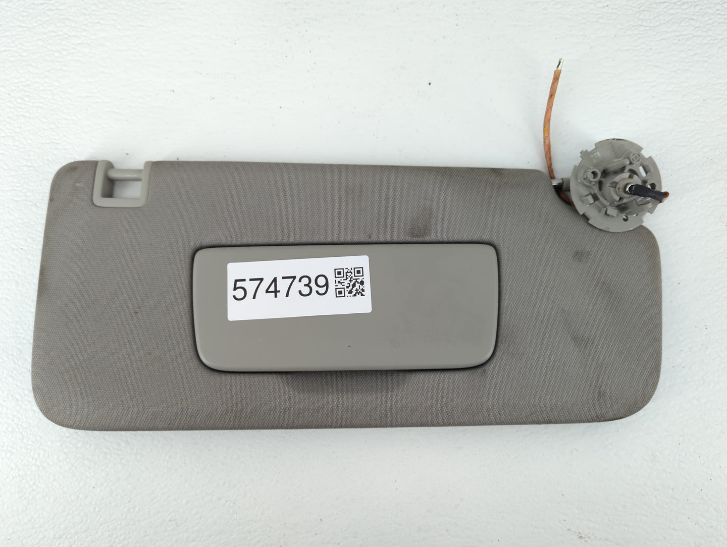 2018-2020 Buick Enclave Sun Visor Shade Replacement Passenger Right Mirror Fits Fits 2018 2019 2020 OEM Used Auto Parts - Oe