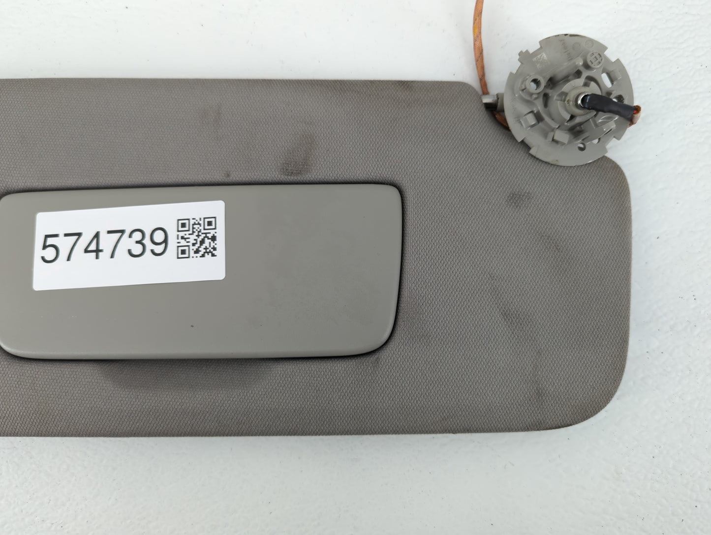 2018-2020 Buick Enclave Sun Visor Shade Replacement Passenger Right Mirror Fits Fits 2018 2019 2020 OEM Used Auto Parts - Oe