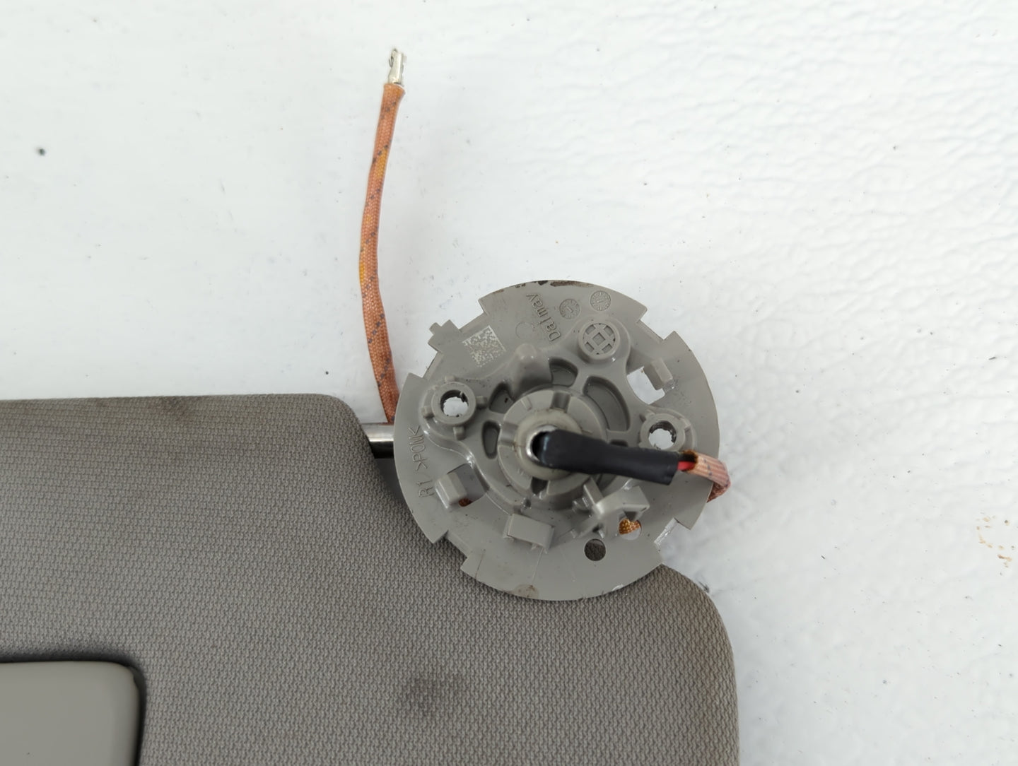 2018-2020 Buick Enclave Sun Visor Shade Replacement Passenger Right Mirror Fits Fits 2018 2019 2020 OEM Used Auto Parts - Oe