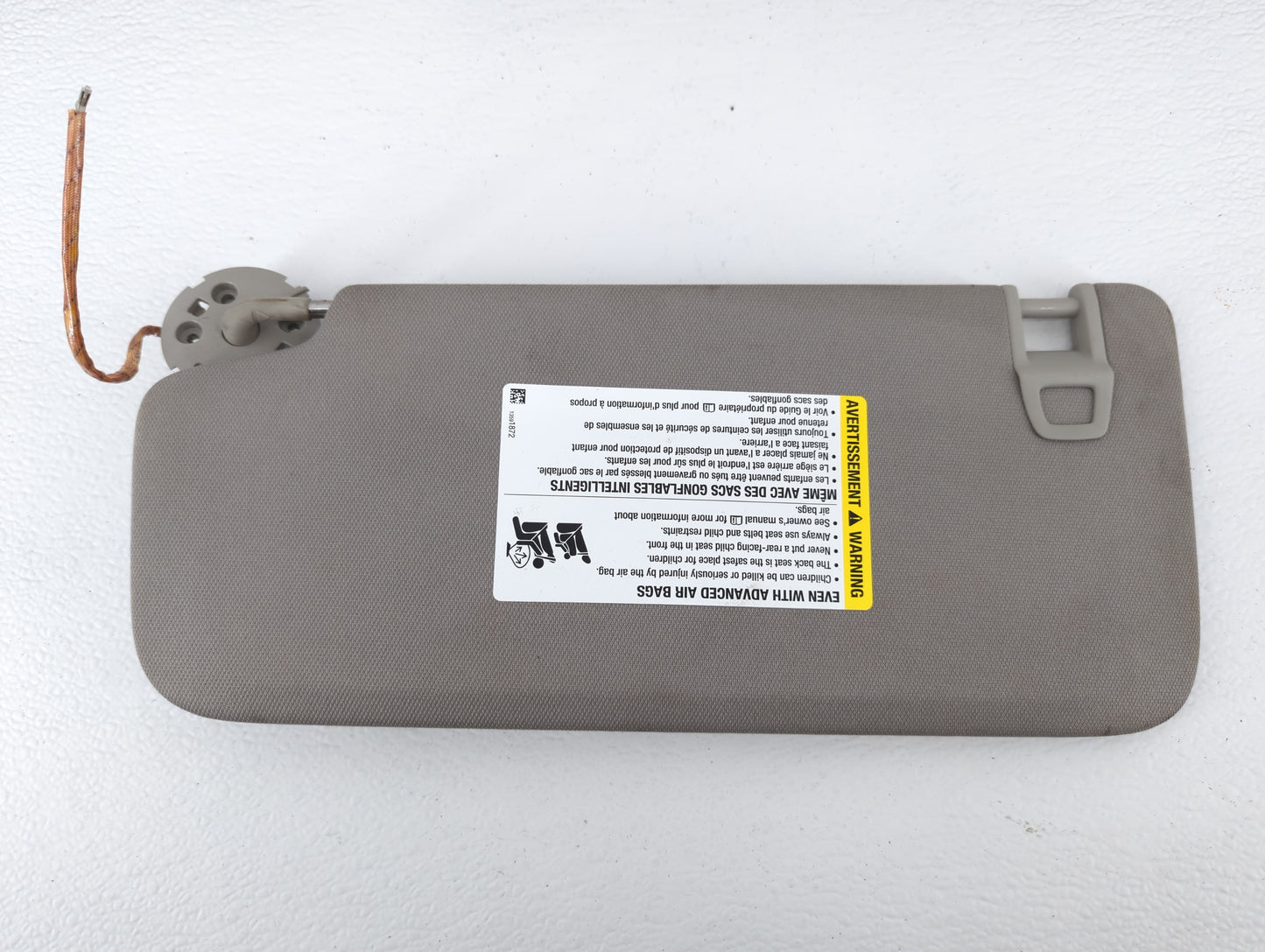 2018-2020 Buick Enclave Sun Visor Shade Replacement Passenger Right Mirror Fits Fits 2018 2019 2020 OEM Used Auto Parts - Oe