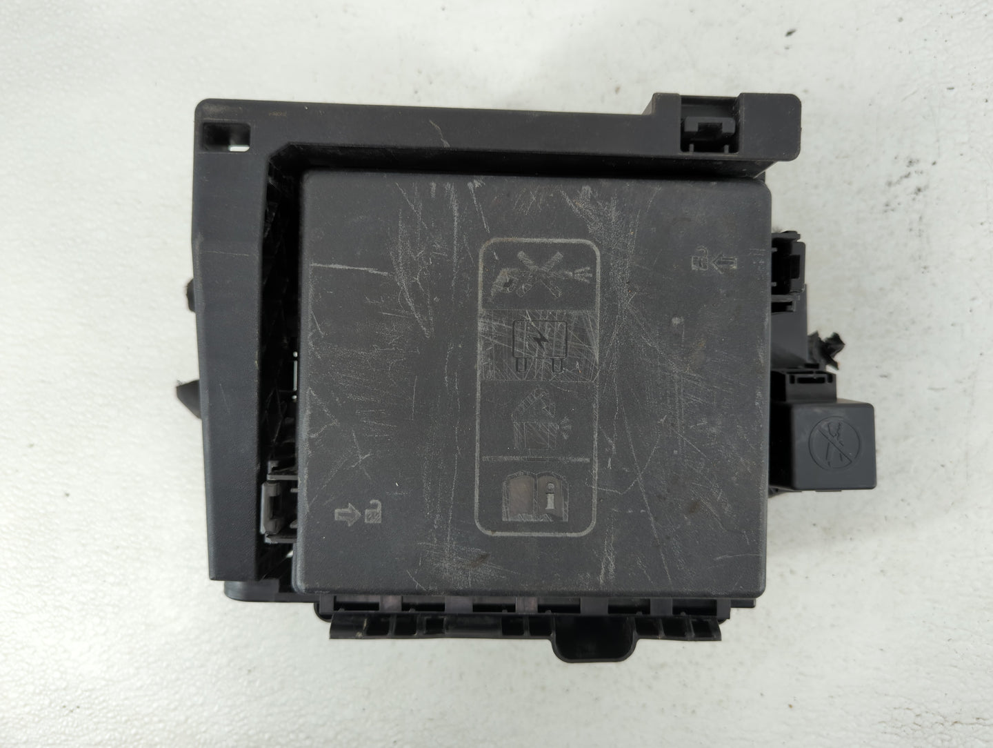 2018 Buick Enclave Fusebox Fuse Box Panel Relay Module P/N:7154-0936-30 Fits OEM Used Auto Parts - Oemusedautoparts1.com