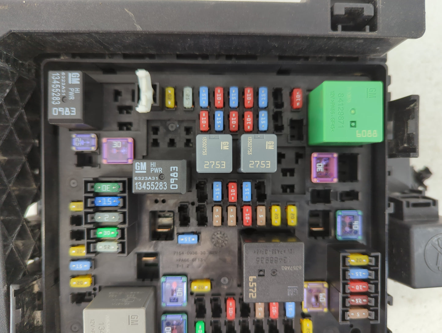2018 Buick Enclave Fusebox Fuse Box Panel Relay Module P/N:7154-0936-30 Fits OEM Used Auto Parts - Oemusedautoparts1.com