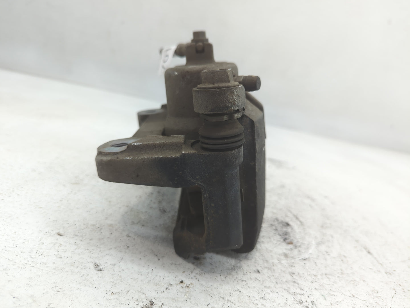 2018-2020 Buick Enclave Front Passenger Right Brake Caliper - Oemusedautoparts1.com