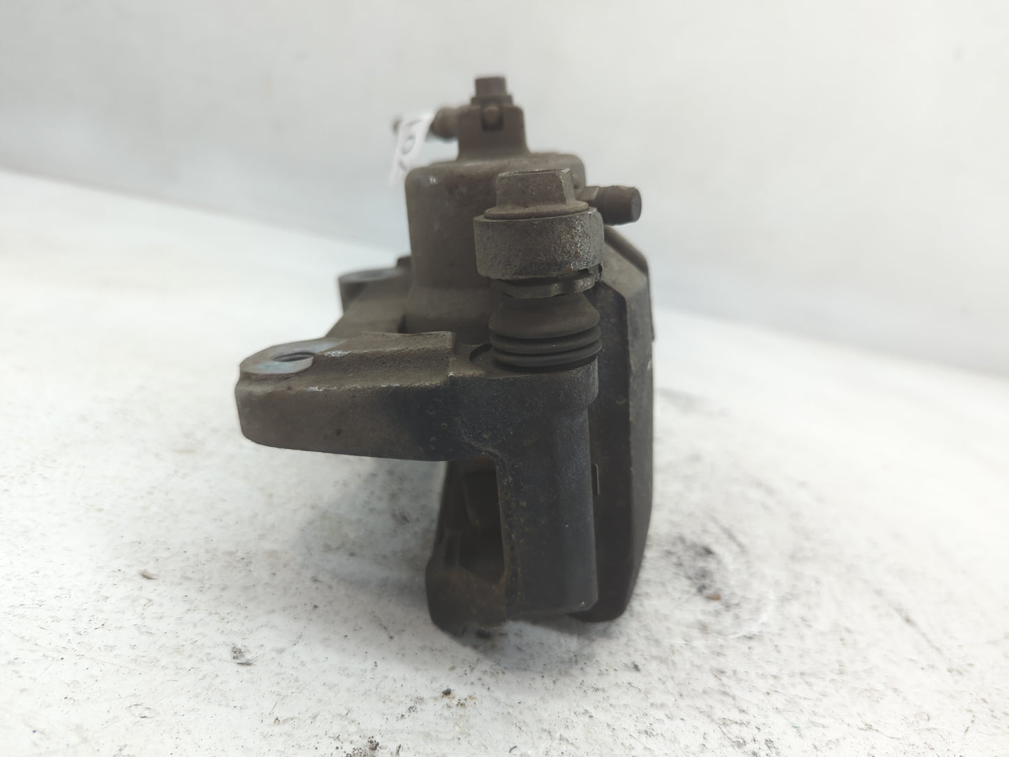 2018-2020 Buick Enclave Front Passenger Right Brake Caliper - Oemusedautoparts1.com