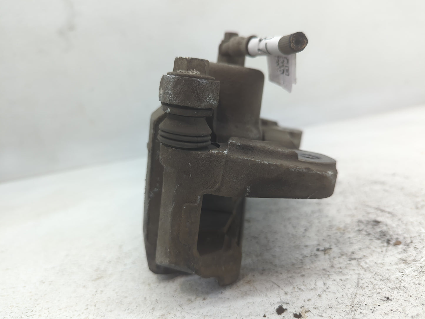 2018-2020 Buick Enclave Front Passenger Right Brake Caliper - Oemusedautoparts1.com