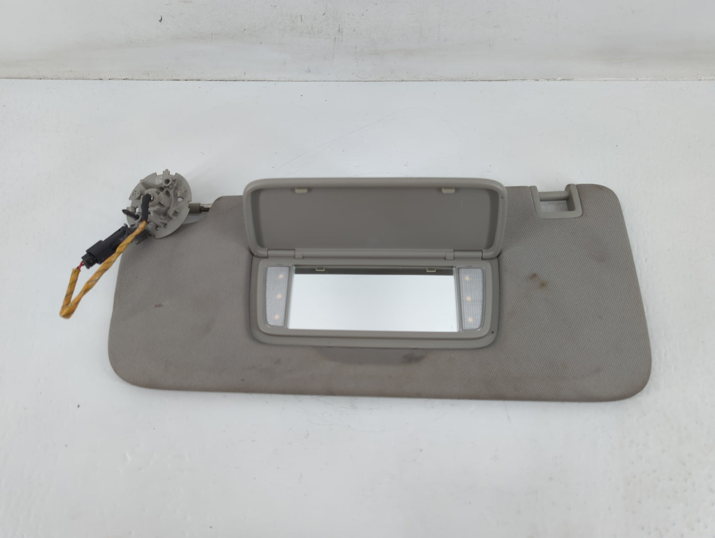 2018-2020 Buick Enclave Sun Visor Shade Replacement Driver Left Mirror Fits Fits 2018 2019 2020 OEM Used Auto Parts - Oemuse