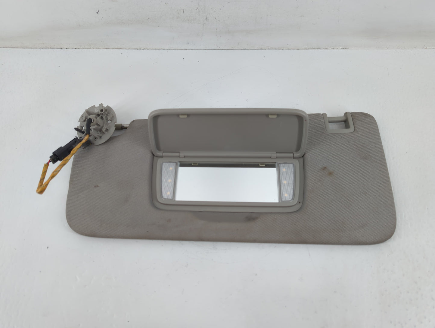 2018-2020 Buick Enclave Sun Visor Shade Replacement Driver Left Mirror Fits Fits 2018 2019 2020 OEM Used Auto Parts - Oemuse