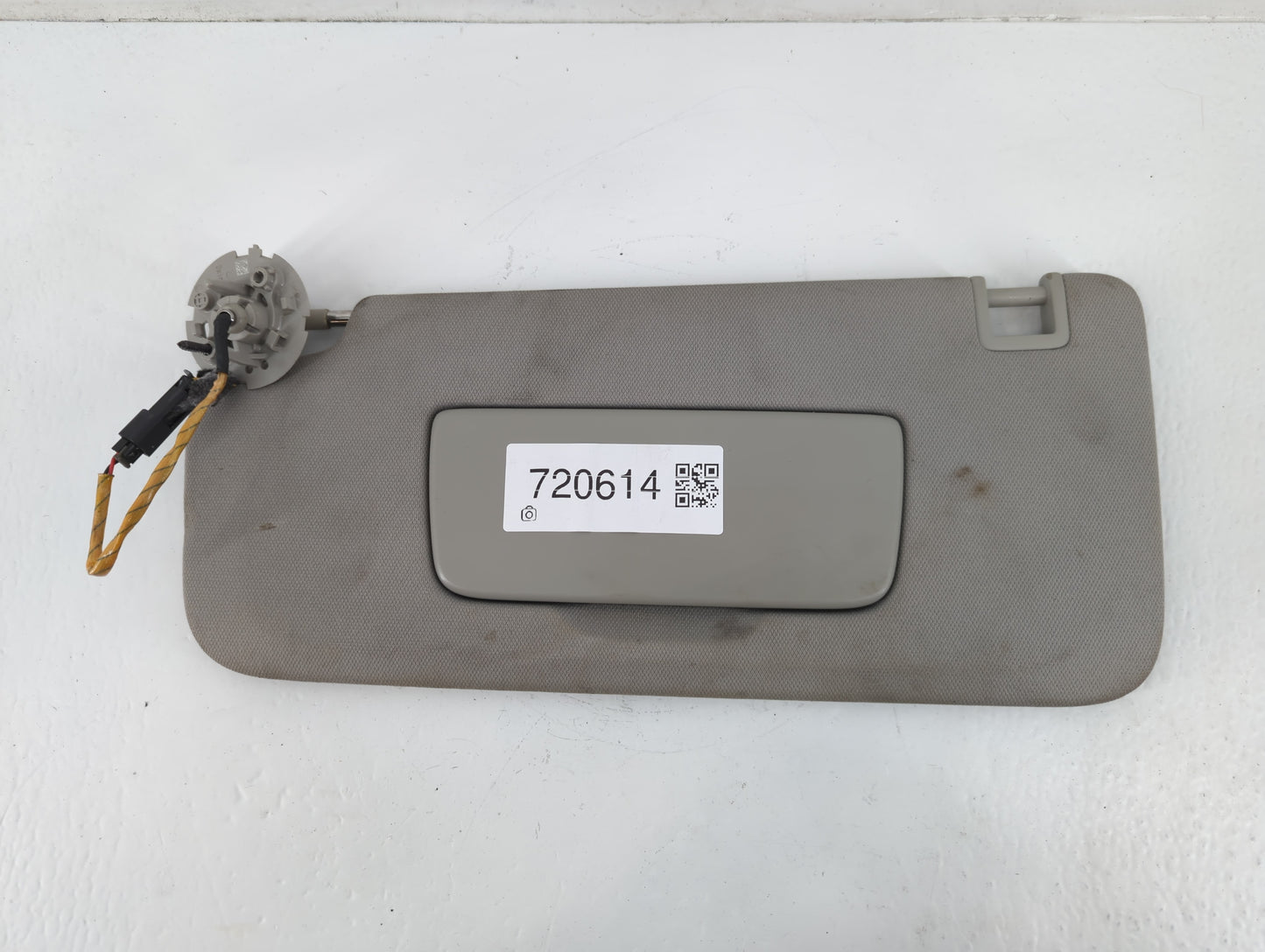 2018-2020 Buick Enclave Sun Visor Shade Replacement Driver Left Mirror Fits Fits 2018 2019 2020 OEM Used Auto Parts - Oemuse