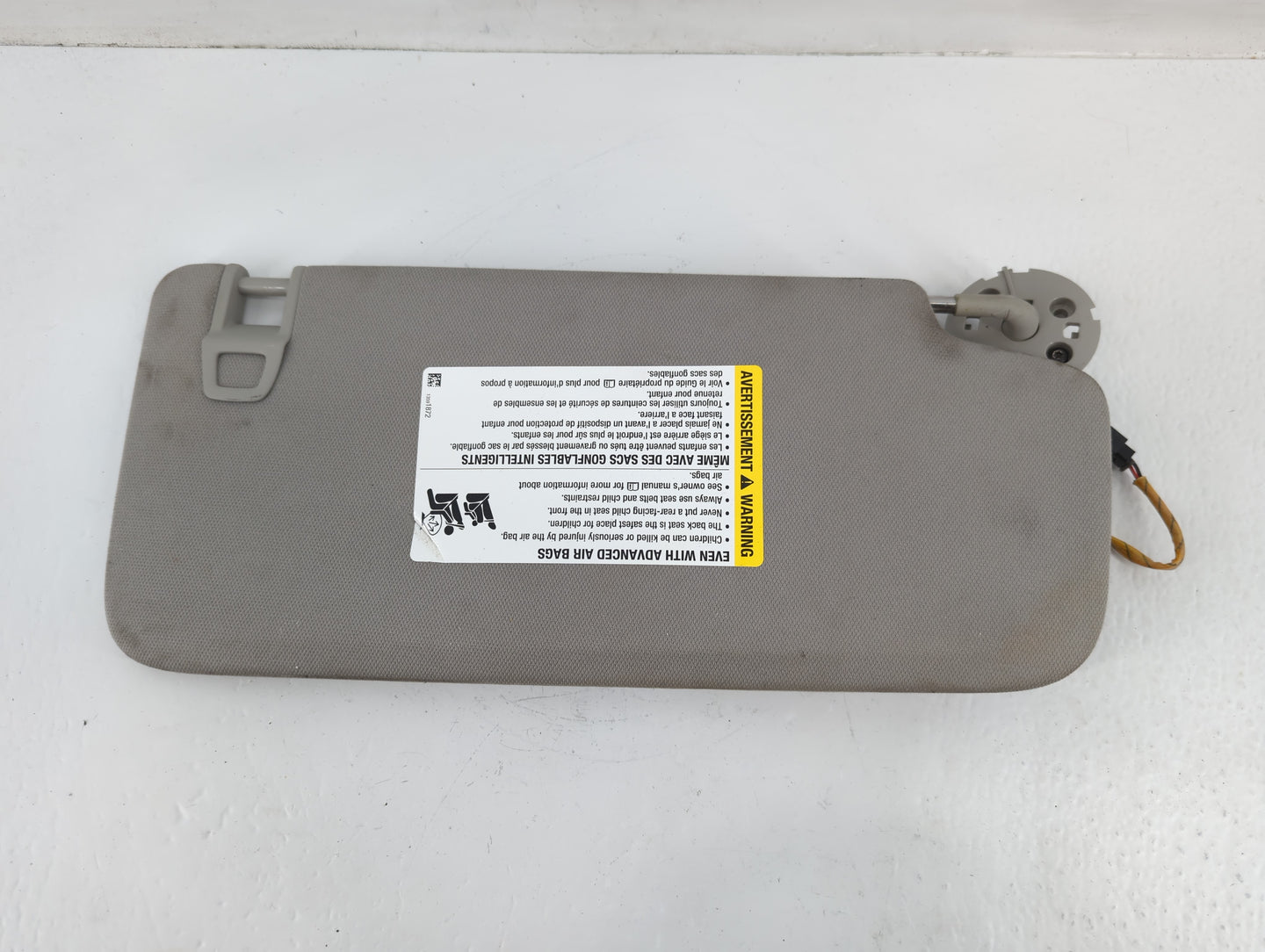 2018-2020 Buick Enclave Sun Visor Shade Replacement Driver Left Mirror Fits Fits 2018 2019 2020 OEM Used Auto Parts - Oemuse
