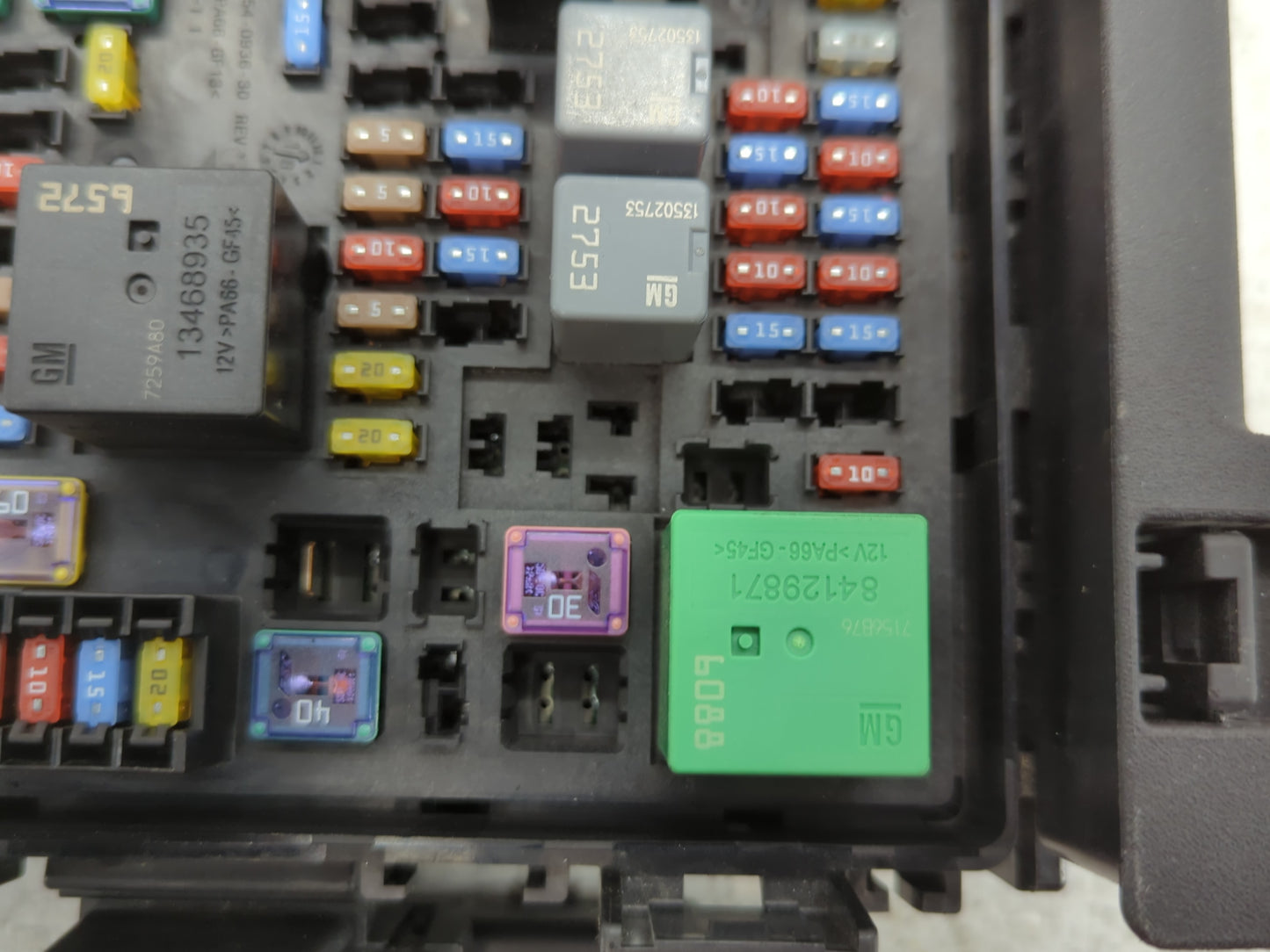 2018 Buick Enclave Fusebox Fuse Box Panel Relay Module P/N:84292760 Fits OEM Used Auto Parts - Oemusedautoparts1.com