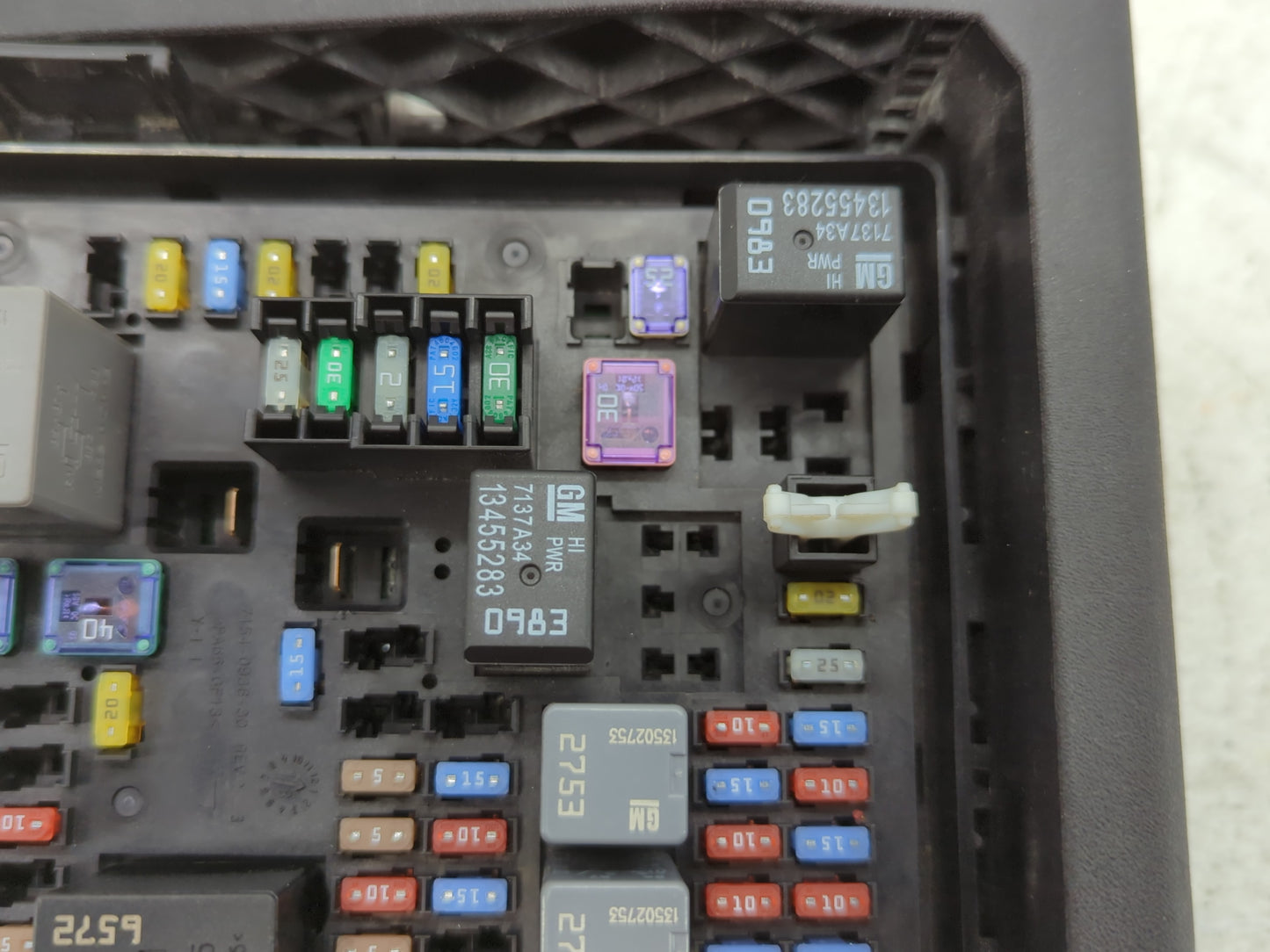 2018 Buick Enclave Fusebox Fuse Box Panel Relay Module P/N:84292760 Fits OEM Used Auto Parts - Oemusedautoparts1.com