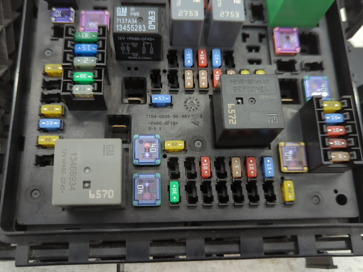 2018 Buick Enclave Fusebox Fuse Box Panel Relay Module P/N:84292760 Fits OEM Used Auto Parts - Oemusedautoparts1.com