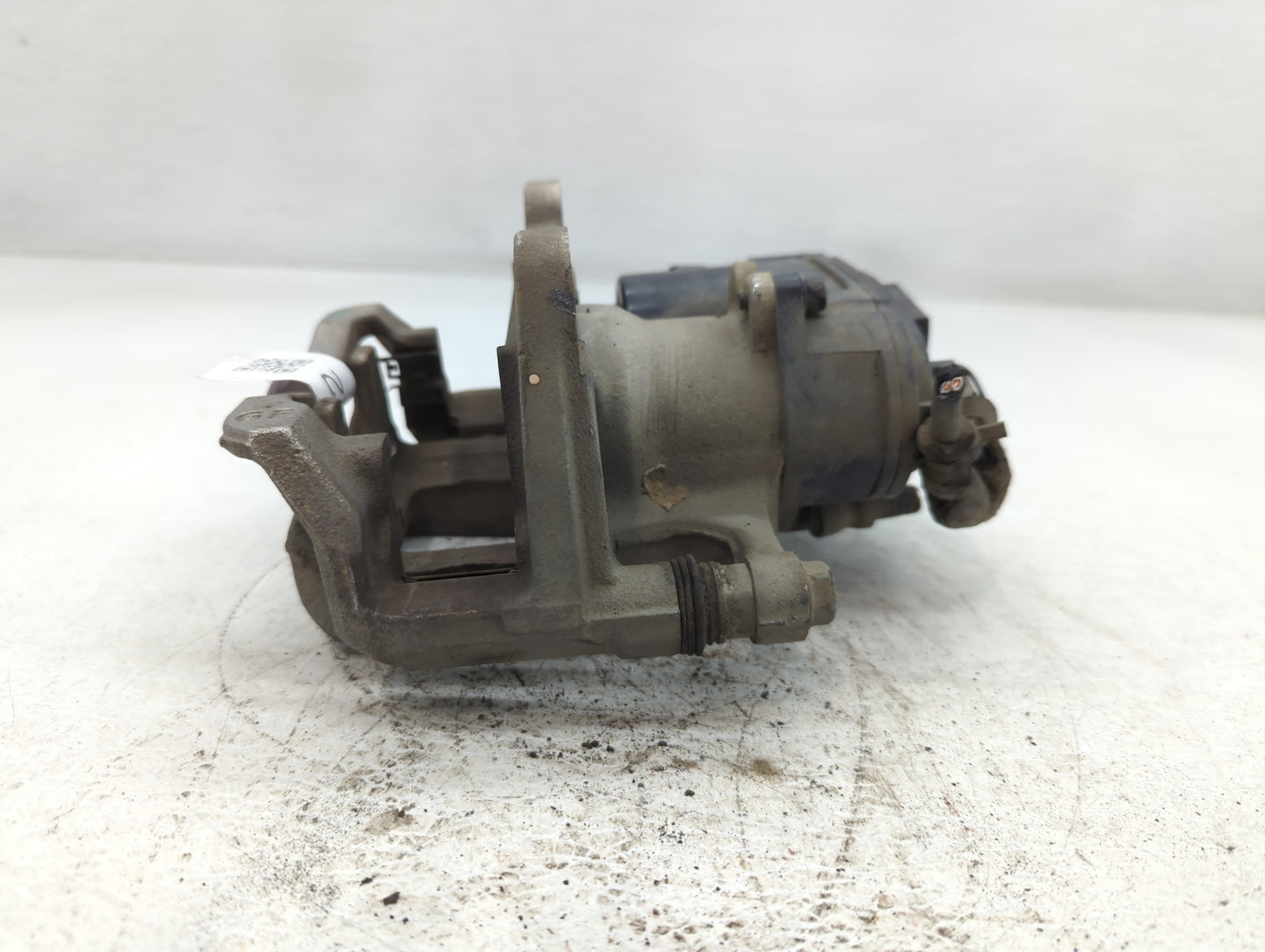 2018-2020 Buick Enclave Front Driver Left Brake Caliper - Oemusedautoparts1.com