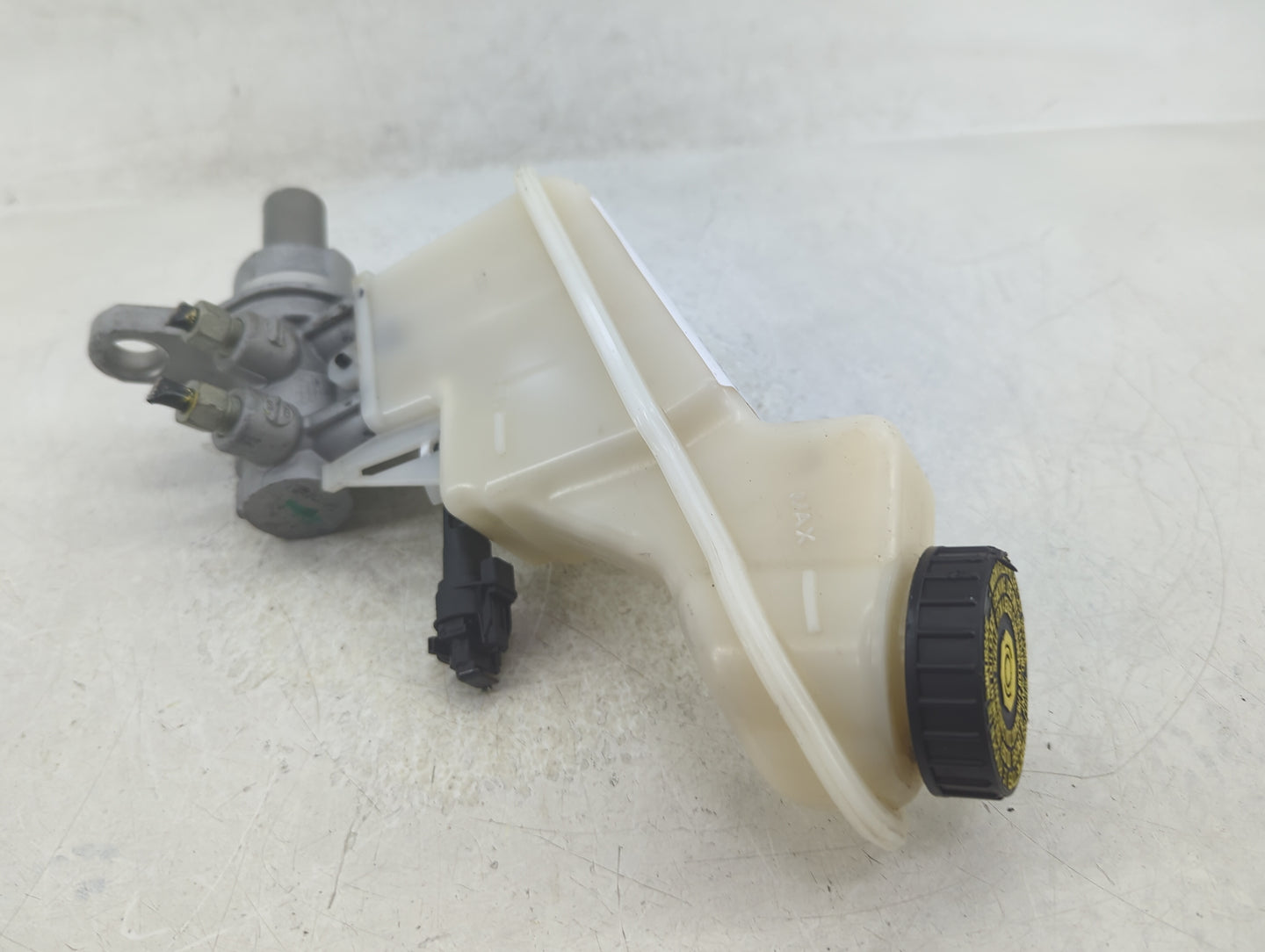 2013-2021 Buick Encore Brake Master Cylinder 1383242 - Oemusedautoparts1.com