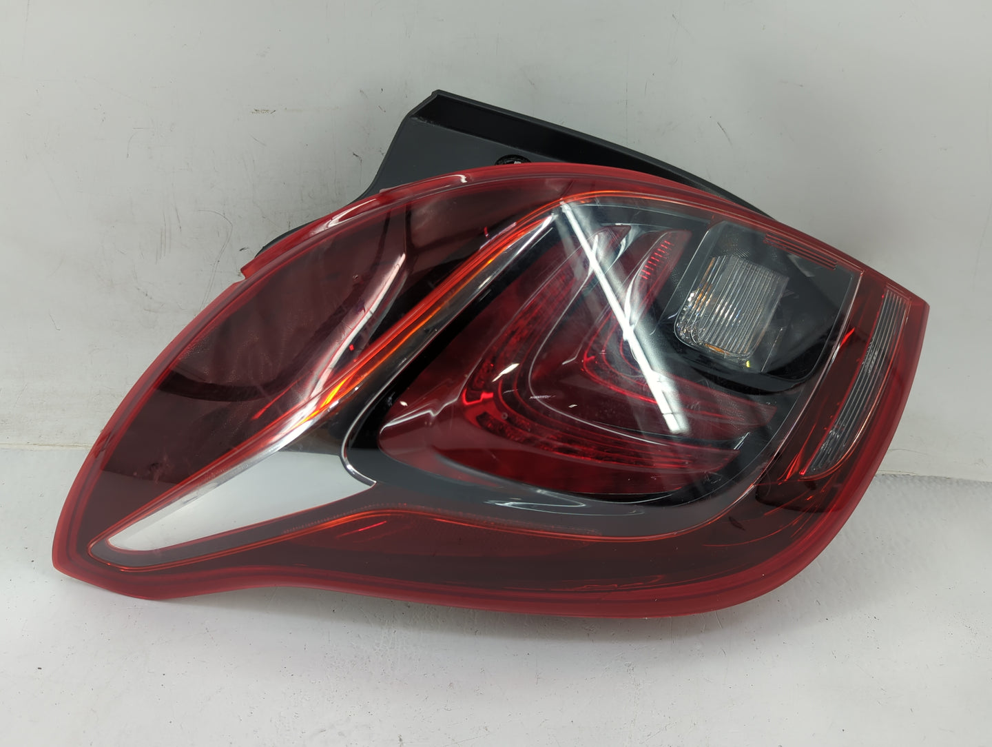 2018-2021 Buick Encore Tail Light Assembly Passenger Right OEM P/N:42599445 Fits Fits 2018 2019 2020 2021 OEM Used Auto Part