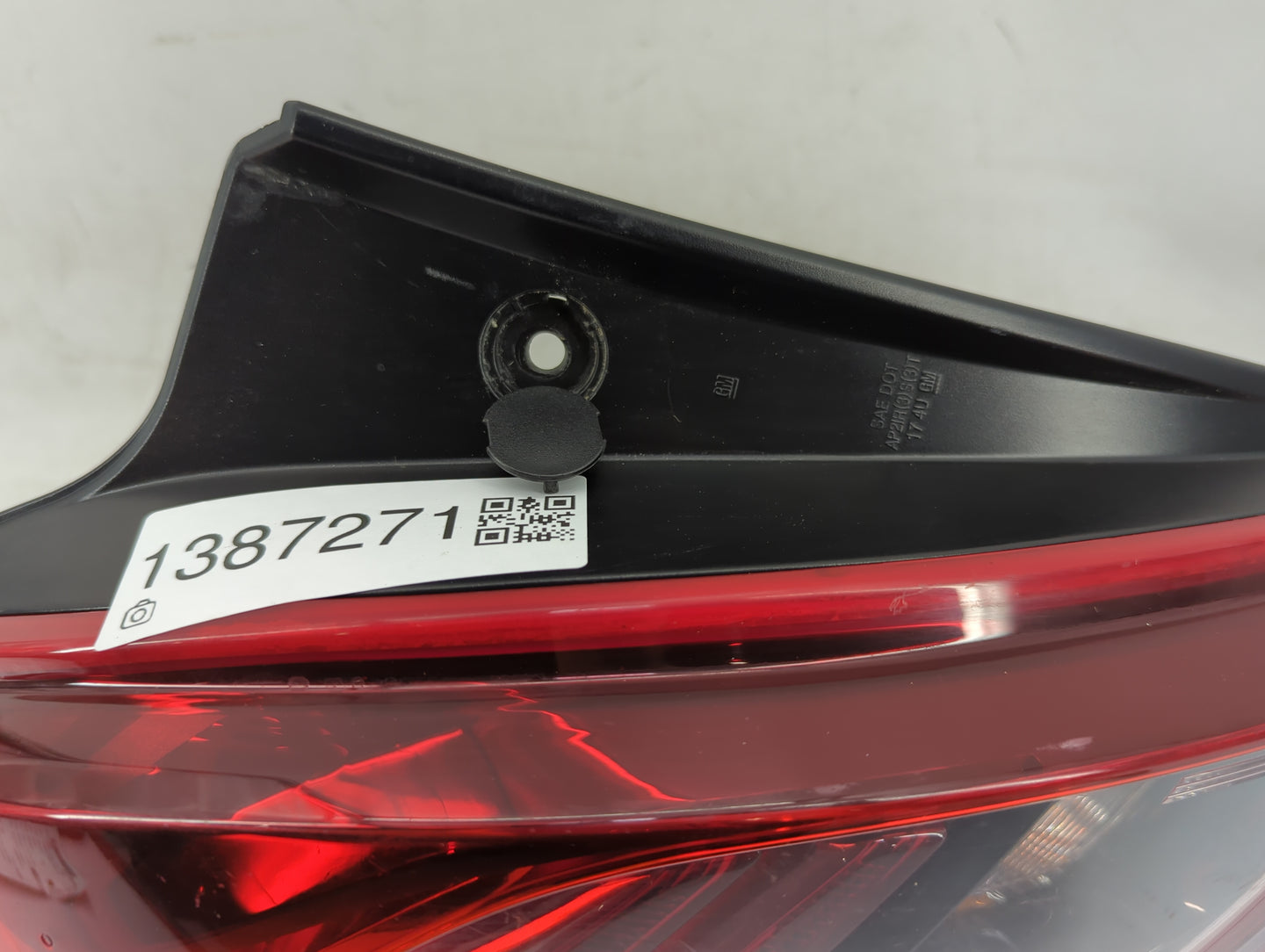 2018-2021 Buick Encore Tail Light Assembly Passenger Right OEM P/N:42599445 Fits Fits 2018 2019 2020 2021 OEM Used Auto Part