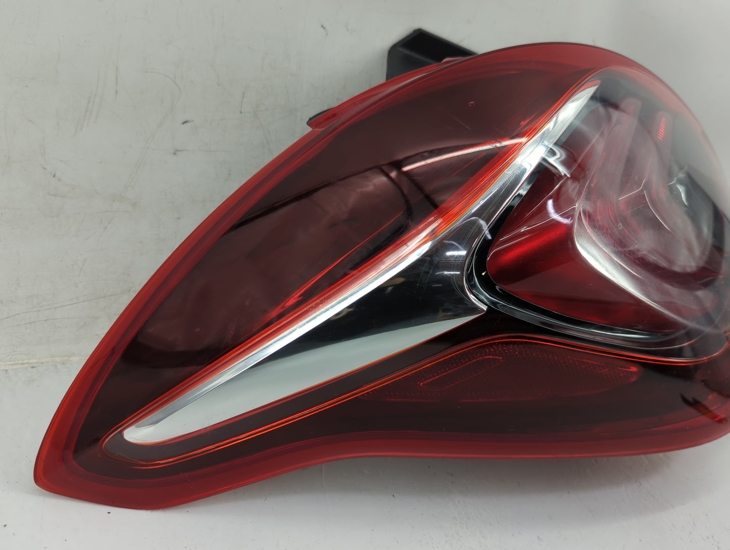 2018-2021 Buick Encore Tail Light Assembly Passenger Right OEM P/N:42599445 Fits Fits 2018 2019 2020 2021 OEM Used Auto Part