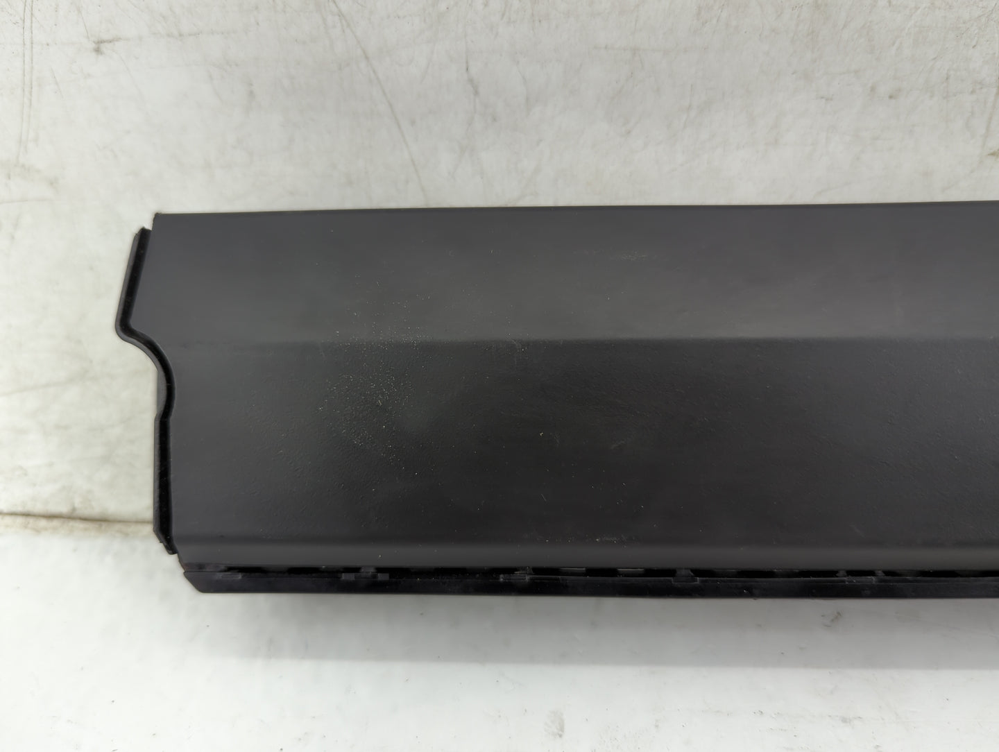 2018-2021 Buick Encore Air Bag Passenger Right Knee OEM P/N:42563063 Fits Fits 2018 2019 2020 2021 OEM Used Auto Parts - Oem
