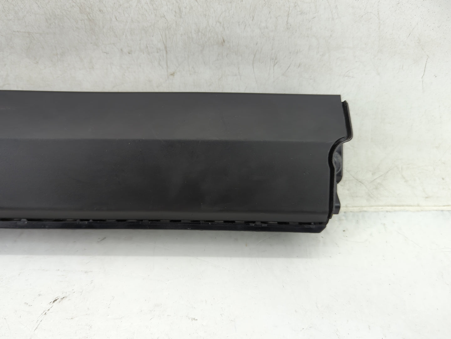 2018-2021 Buick Encore Air Bag Passenger Right Knee OEM P/N:42563063 Fits Fits 2018 2019 2020 2021 OEM Used Auto Parts - Oem