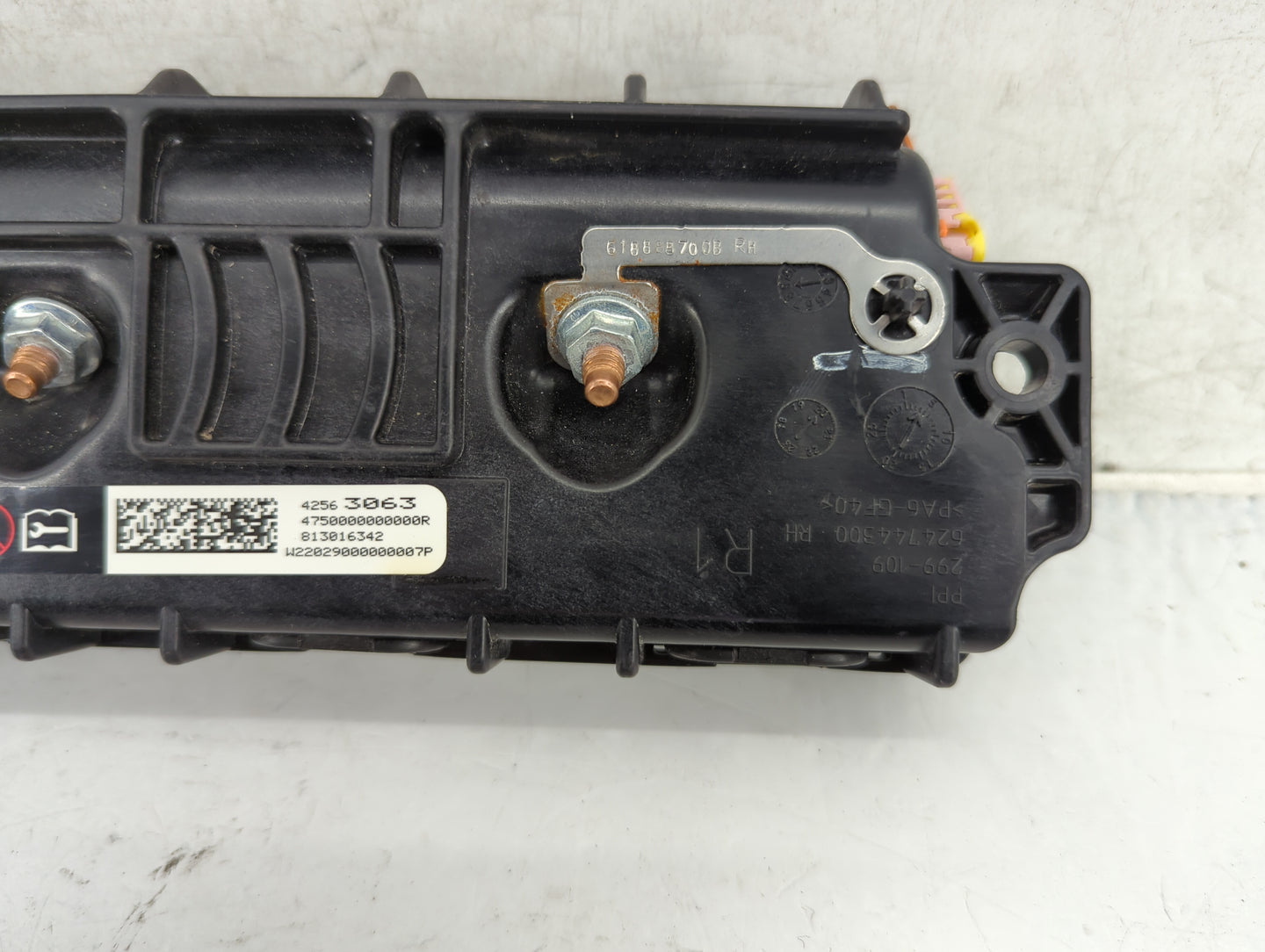 2018-2021 Buick Encore Air Bag Passenger Right Knee OEM P/N:42563063 Fits Fits 2018 2019 2020 2021 OEM Used Auto Parts - Oem