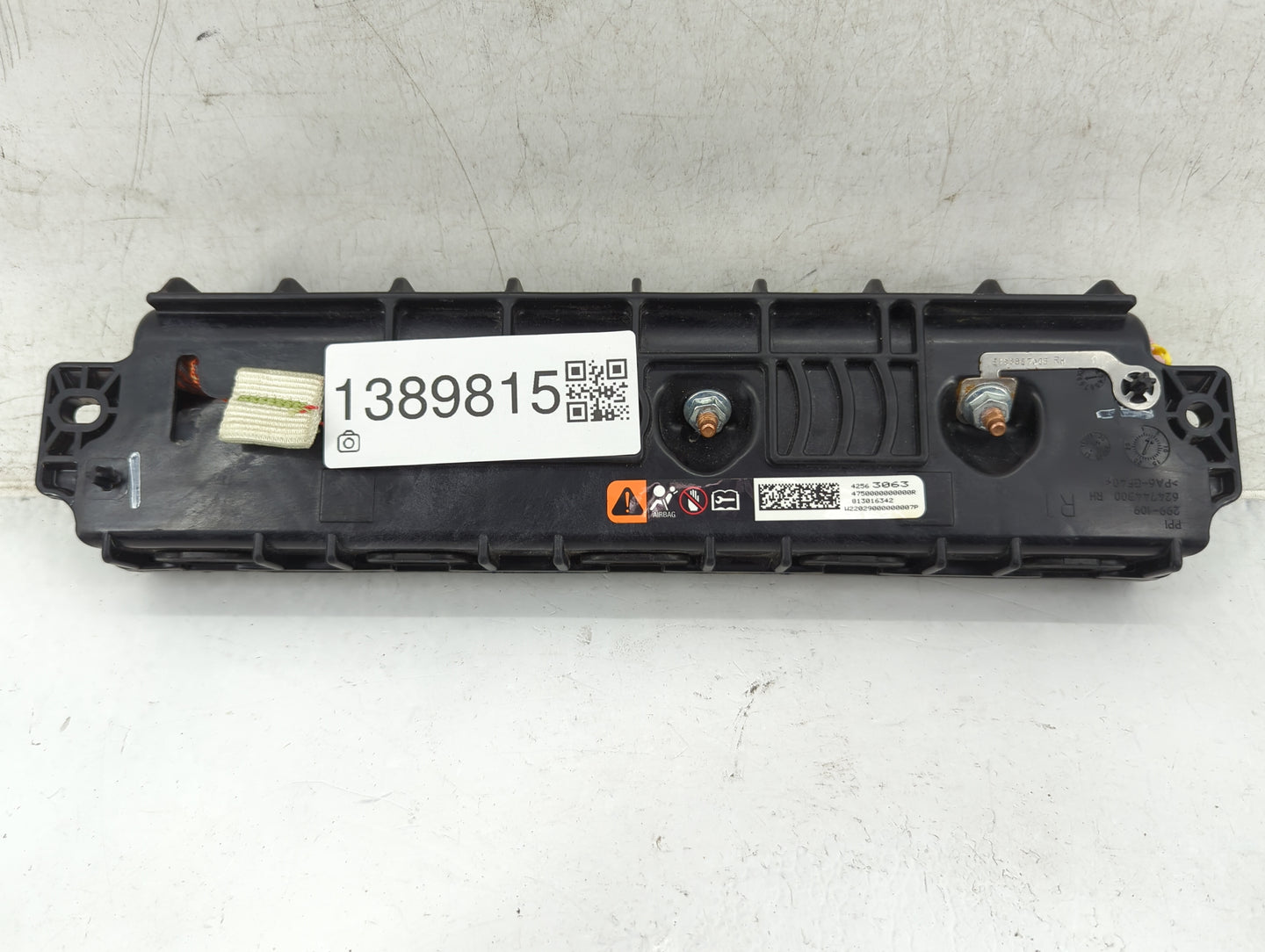 2018-2021 Buick Encore Air Bag Passenger Right Knee OEM P/N:42563063 Fits Fits 2018 2019 2020 2021 OEM Used Auto Parts - Oem
