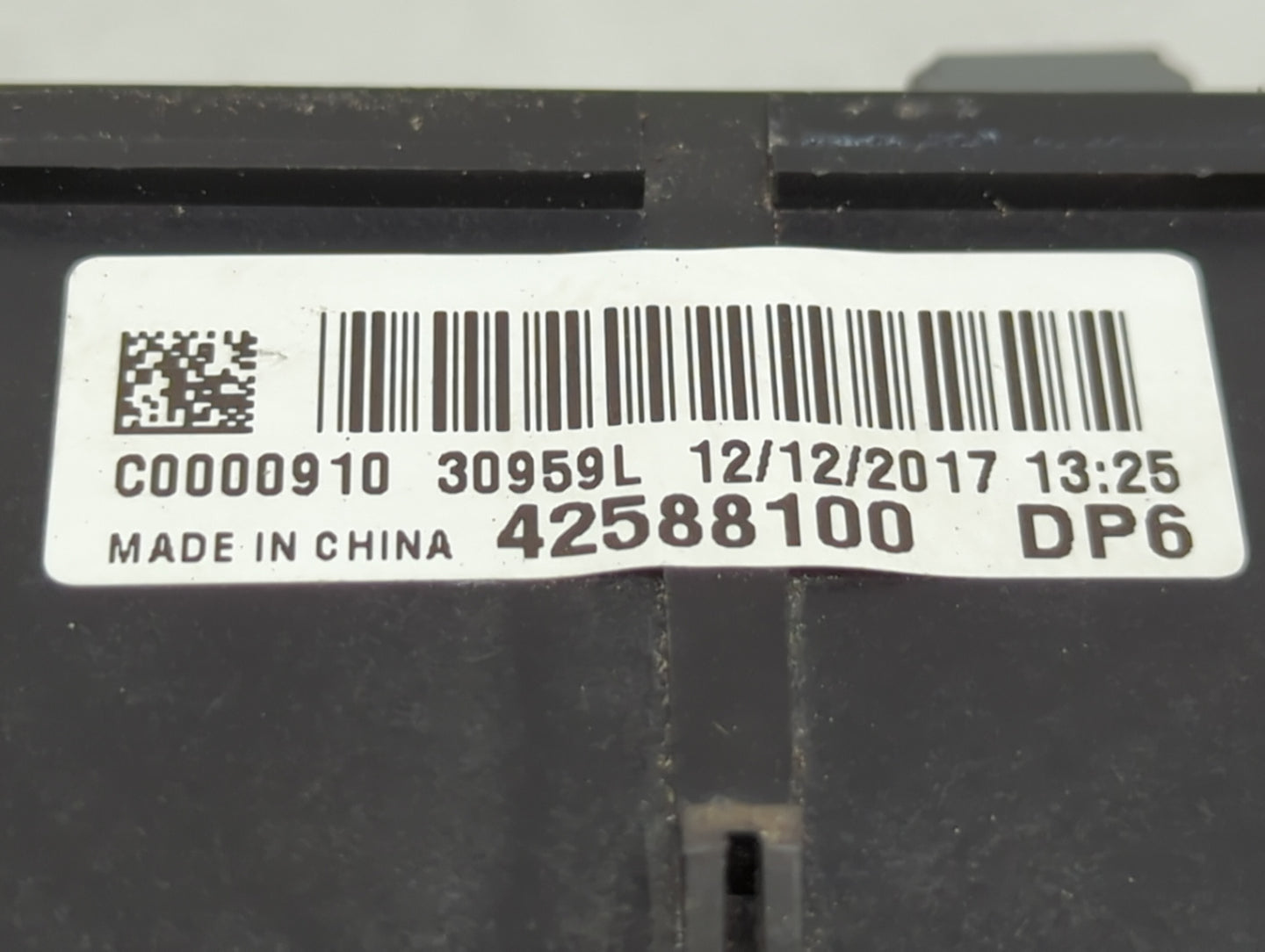 2018-2020 Buick Encore Fusebox Fuse Box Panel Relay Module P/N:42588100 Fits Fits 2018 2019 2020 OEM Used Auto Parts - Oemus
