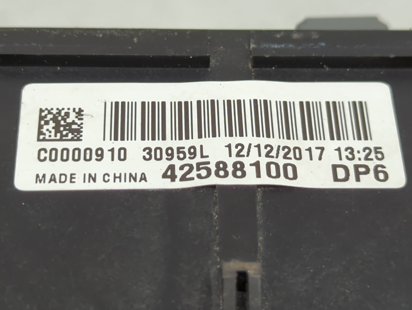 2018-2020 Buick Encore Fusebox Fuse Box Panel Relay Module P/N:42588100 Fits Fits 2018 2019 2020 OEM Used Auto Parts - Oemus