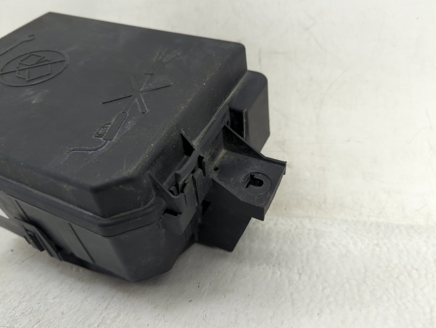 2018-2020 Buick Encore Fusebox Fuse Box Panel Relay Module P/N:42588098 Fits Fits 2018 2019 2020 OEM Used Auto Parts - Oemus