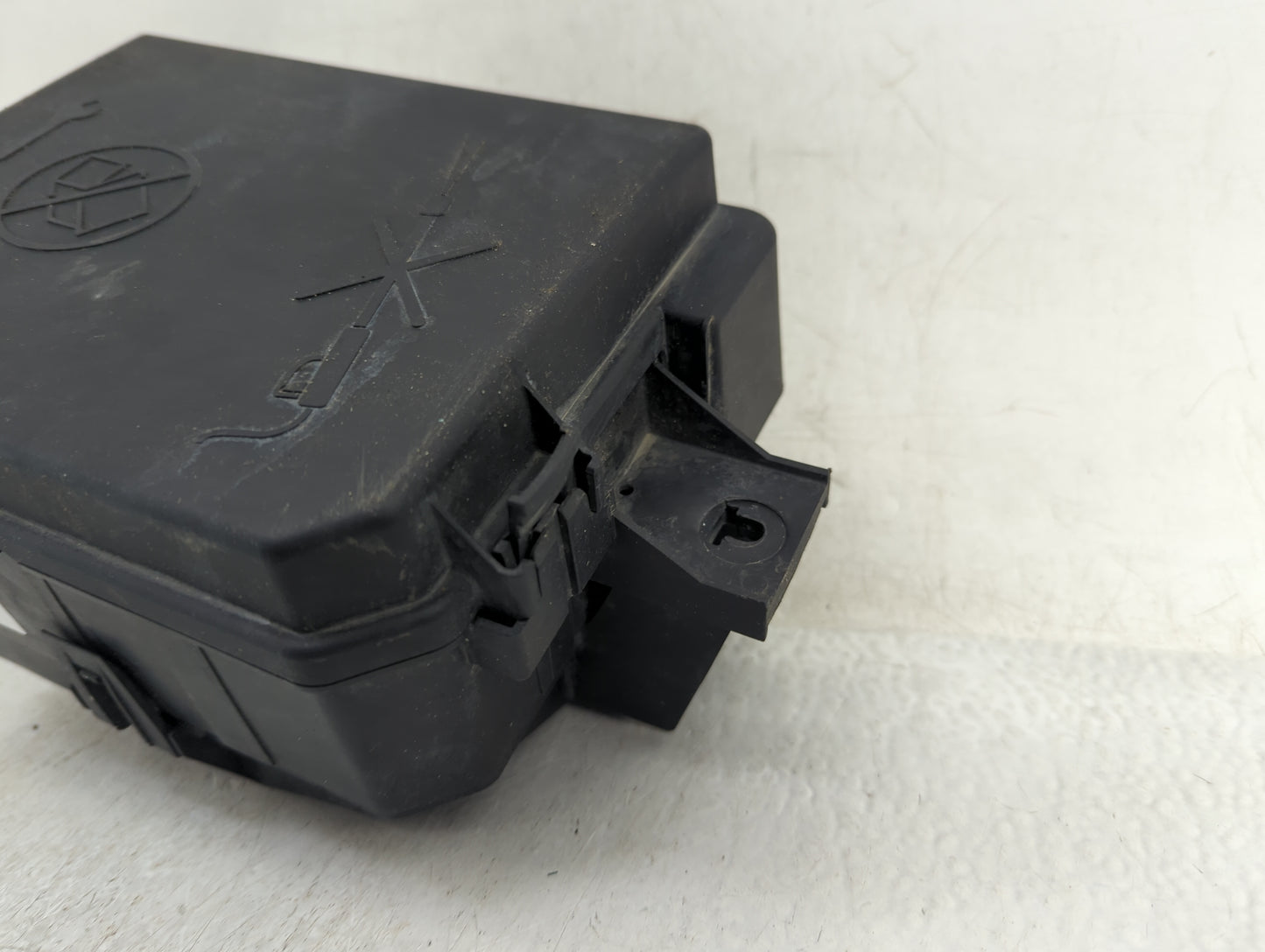 2018-2020 Buick Encore Fusebox Fuse Box Panel Relay Module P/N:42588098 Fits Fits 2018 2019 2020 OEM Used Auto Parts - Oemus