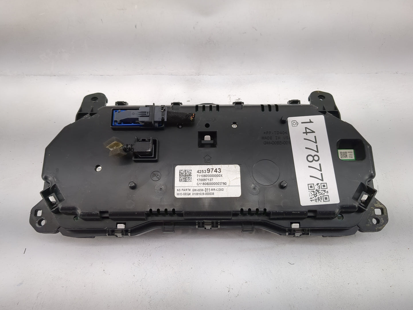 2017 Buick Encore Instrument Cluster Speedometer Gauges P/N:42539743 GM-0058-011-MR-CD0D Miles: Fits OEM Used Auto Parts - O