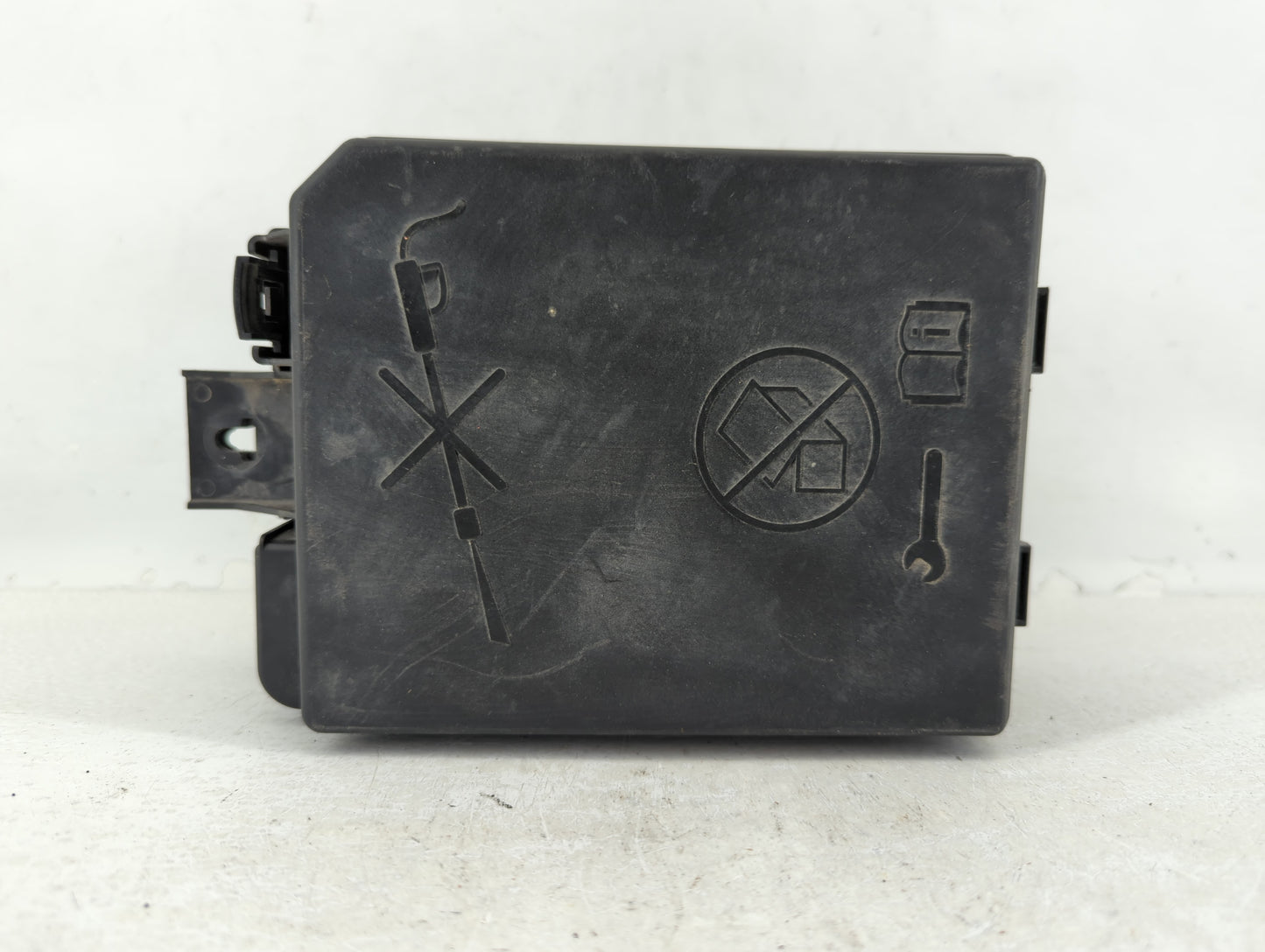 2018-2020 Buick Encore Fusebox Fuse Box Panel Relay Module P/N:42588098 Fits Fits 2018 2019 2020 OEM Used Auto Parts - Oemus