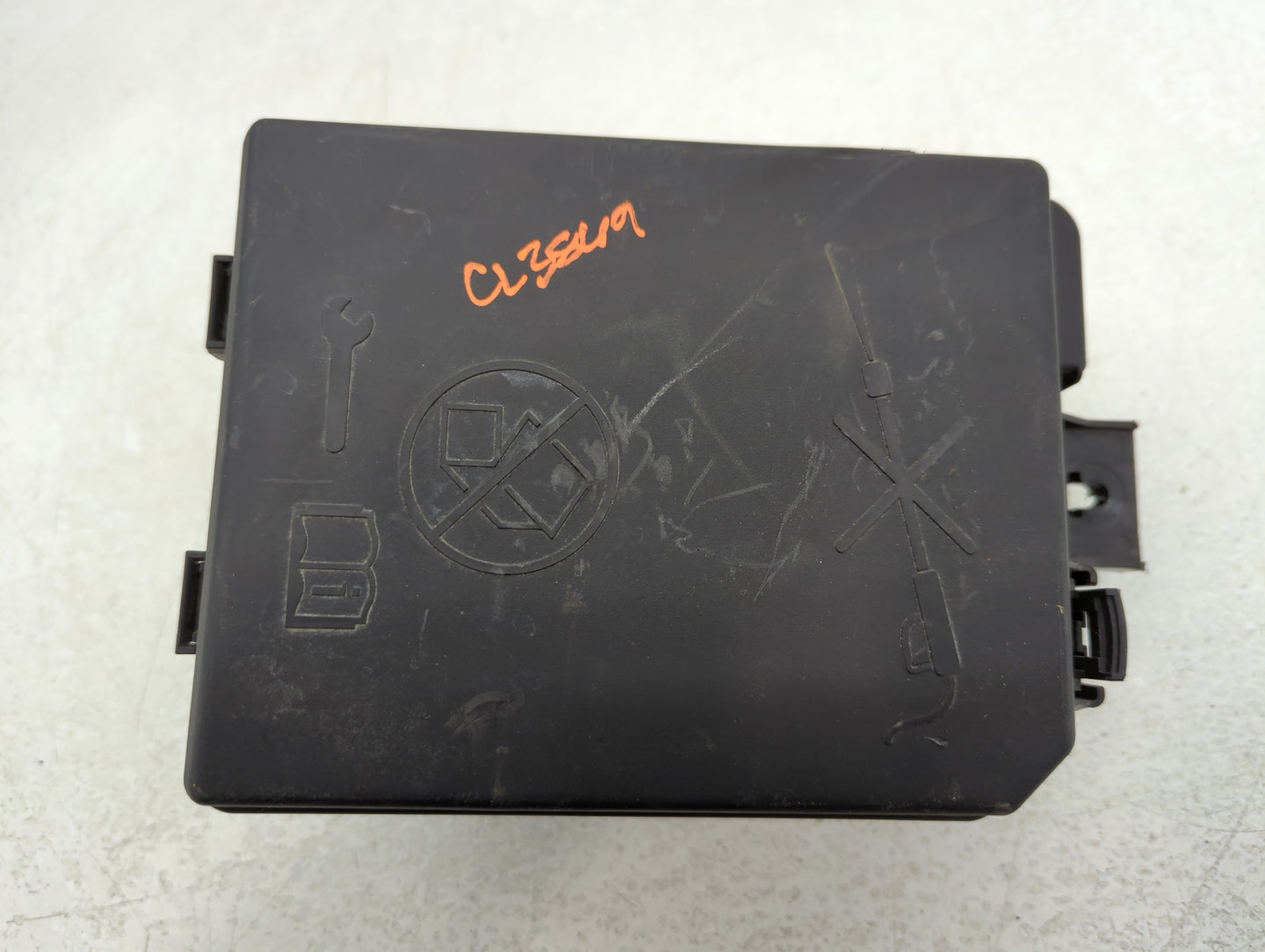 2018-2020 Buick Encore Fusebox Fuse Box Panel Relay Module P/N:42588098 Fits Fits 2018 2019 2020 OEM Used Auto Parts - Oemus