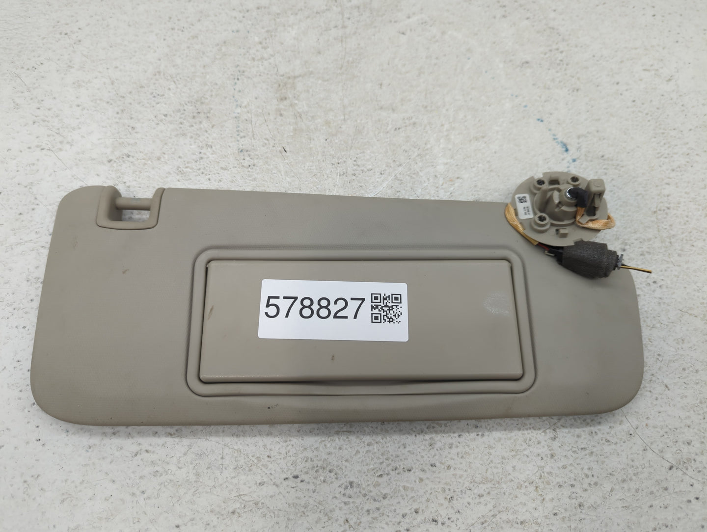 2018 Buick Regal Sun Visor Shade Replacement Passenger Right Mirror Fits OEM Used Auto Parts - Oemusedautoparts1.com